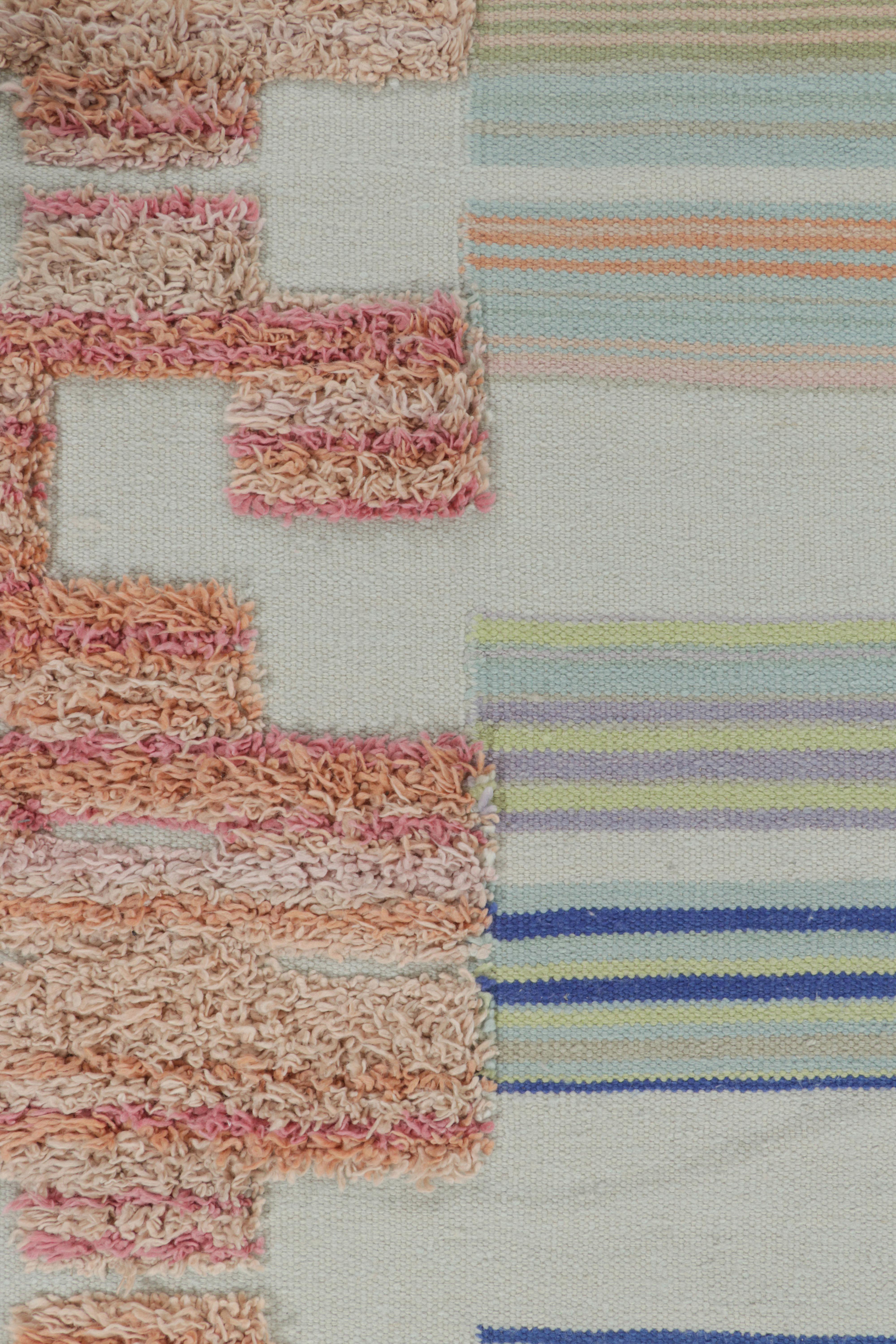 Rug & Kilim x BWID Übergroßer Flachgewebeteppich mit geometrischen Hoch-Tief-Mustern (Moderne) im Angebot