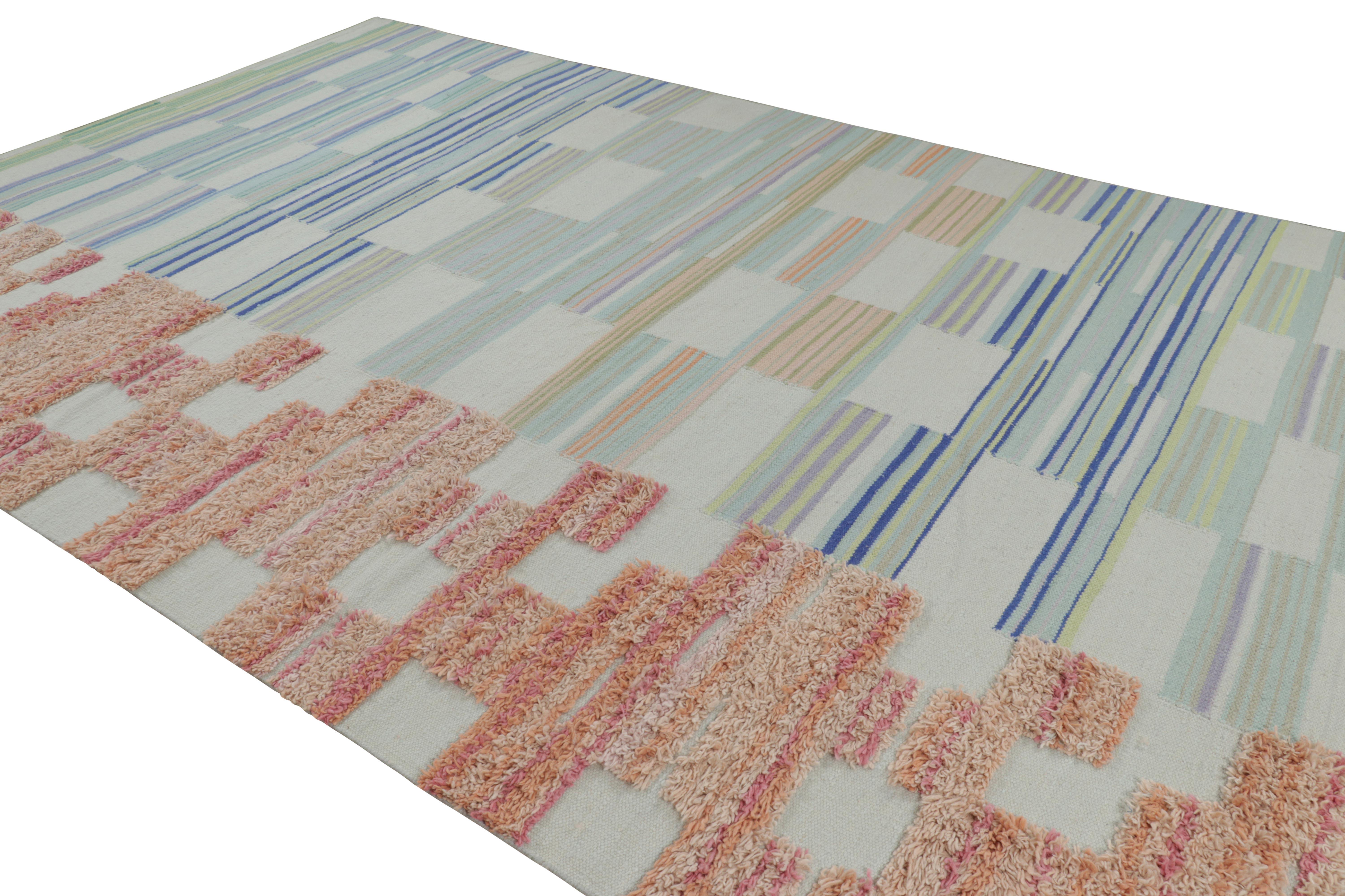 Rug & Kilim x BWID Übergroßer Flachgewebeteppich mit geometrischen Hoch-Tief-Mustern (Handgewebt) im Angebot