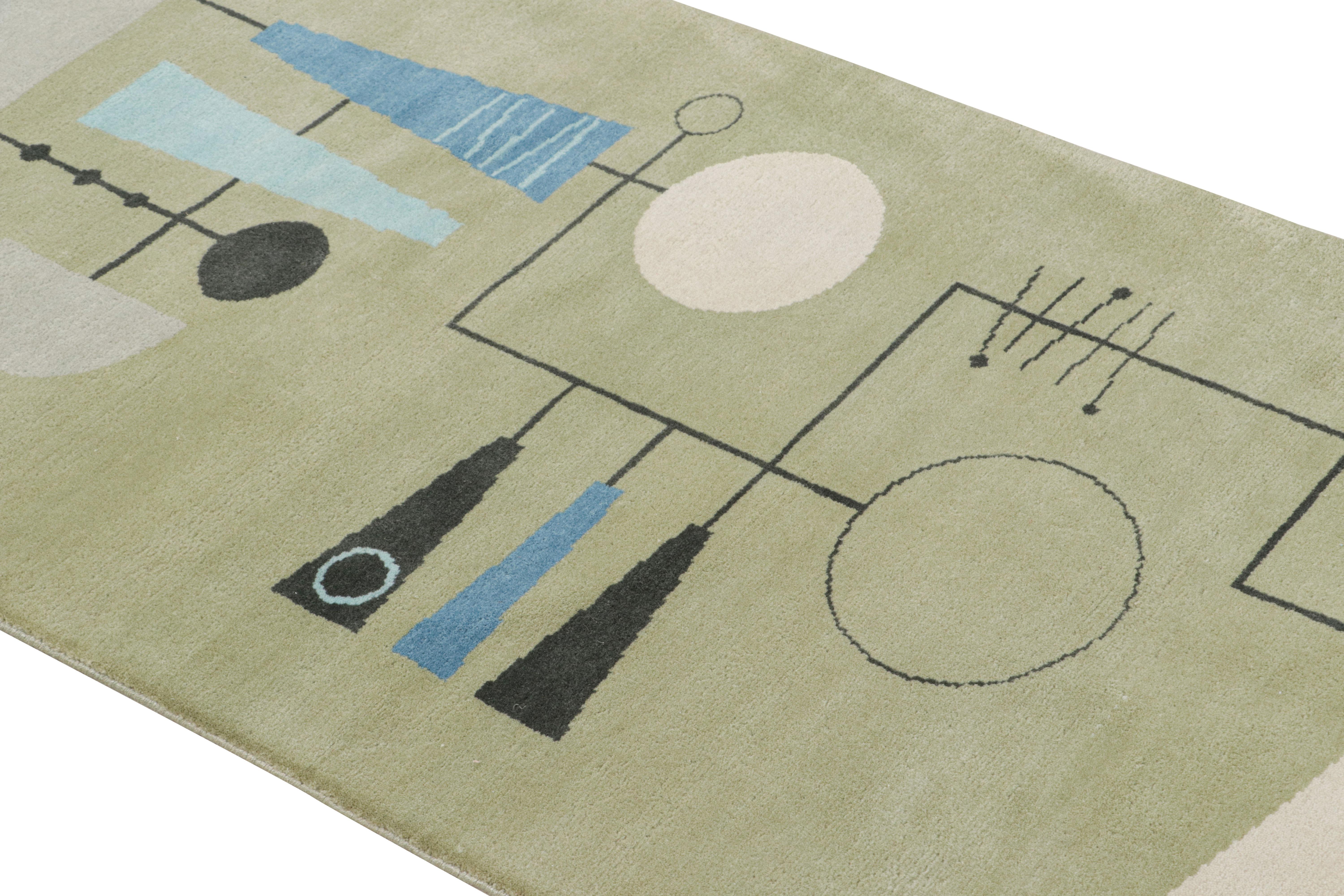 Indien Rug & Kilim x A Gomez Tapis de course de style moderne du milieu du siècle en vert en vente