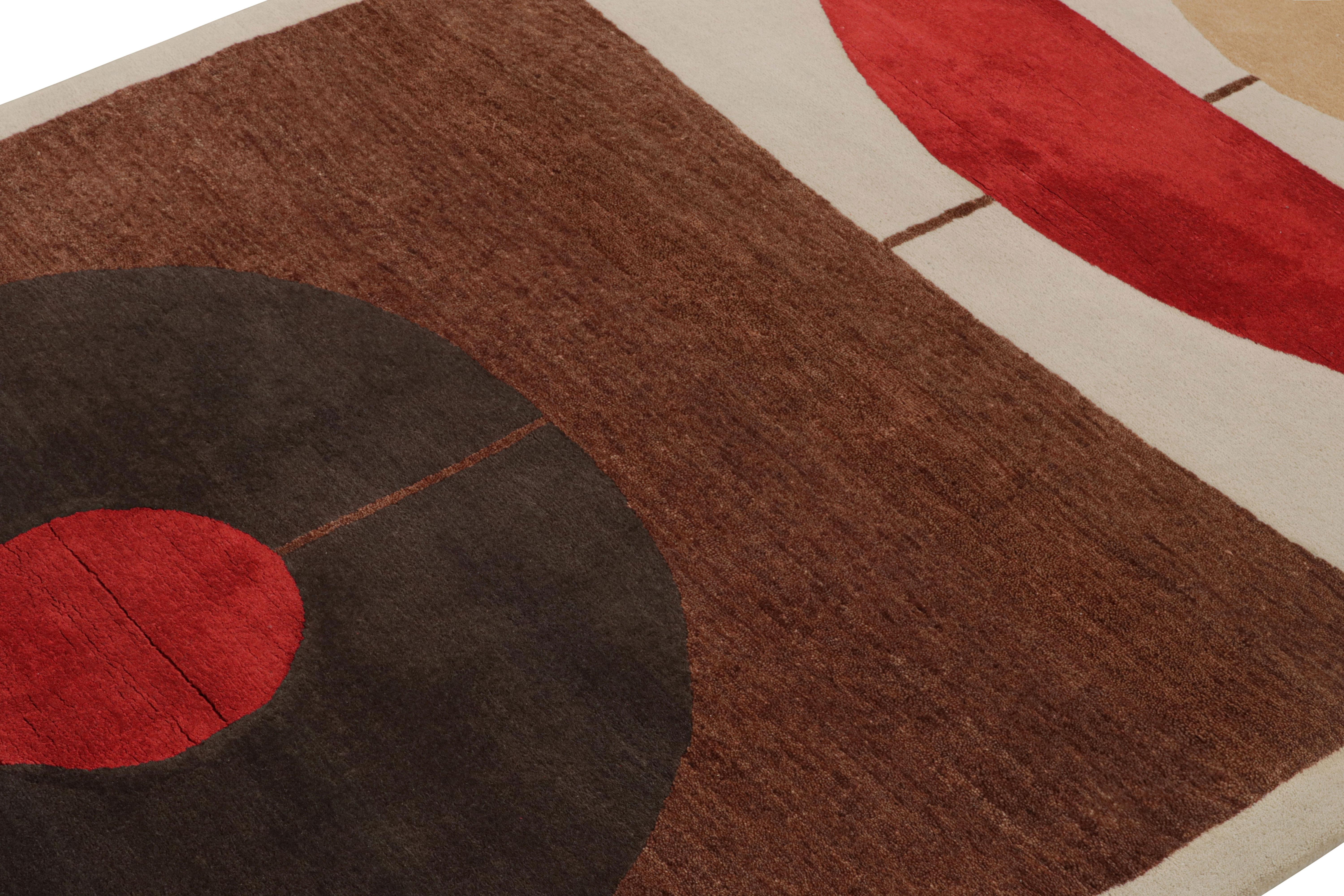 Indien Rug & Kilim x Jenn Ski Beige Mid-Century Modern Style Rug with Geometric Pattern (tapis de style moderne du milieu du siècle à motifs géométriques) en vente