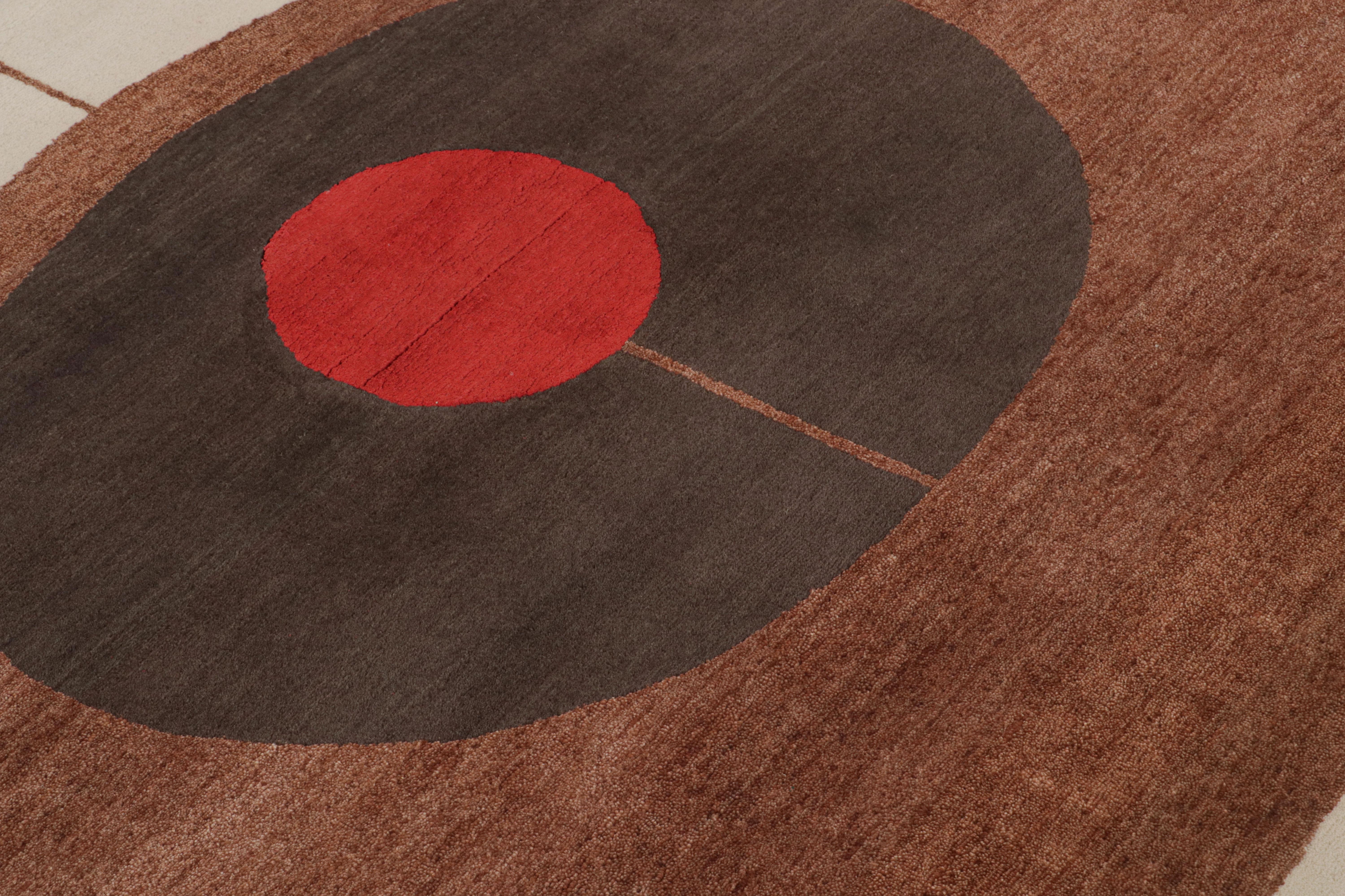 Rug & Kilim x Jenn Ski Beige Mid-Century Modern Style Rug with Geometric Pattern (tapis de style moderne du milieu du siècle à motifs géométriques) Neuf - En vente à Long Island City, NY