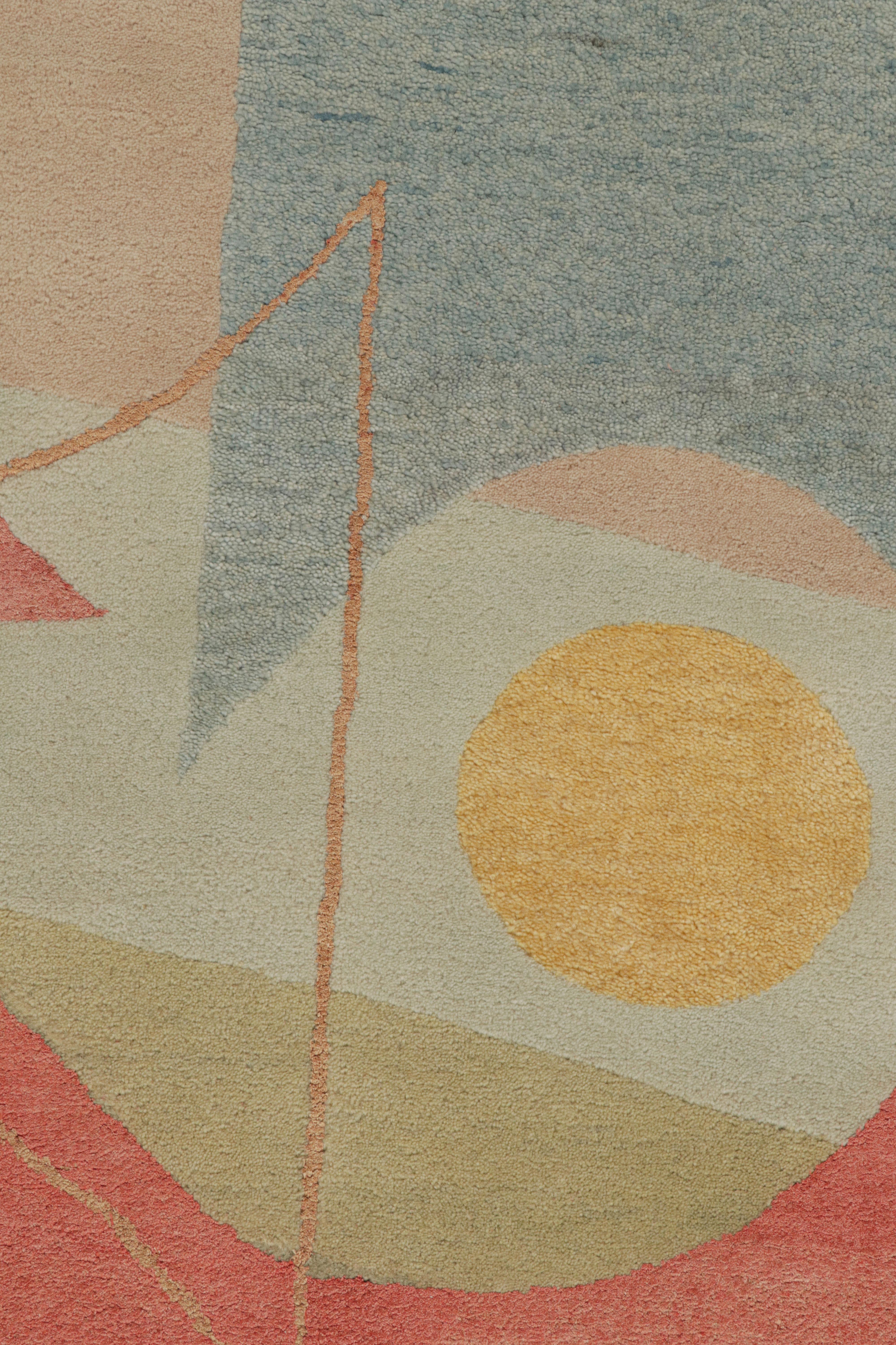 Rug & Kilim x Jenn Ski Mid-Century Modern Style Teppich mit geometrischen Mustern im Zustand „Neu“ im Angebot in Long Island City, NY