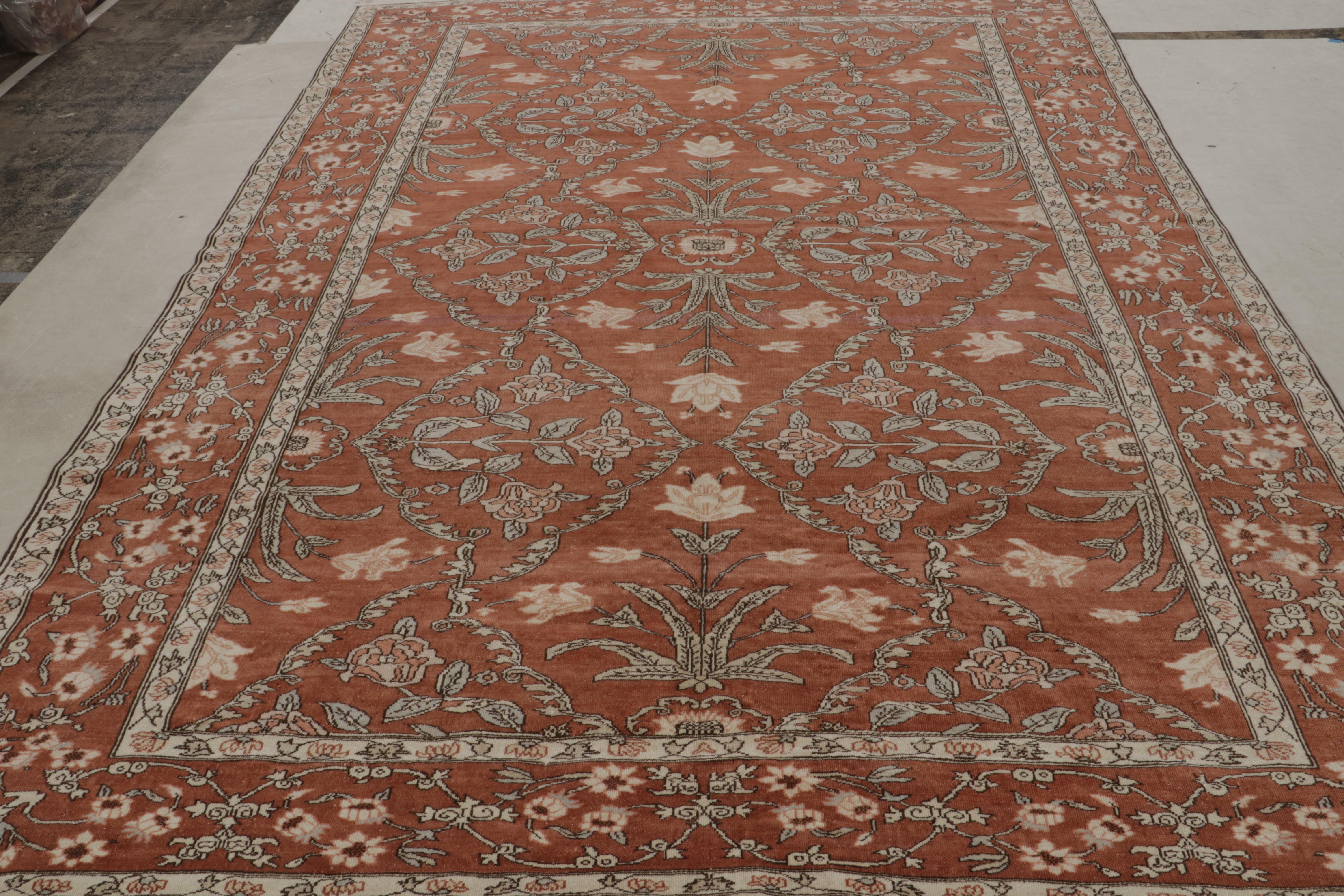 Alfombra estilo mogol del siglo XVII de Rug & Kilim en rojo con motivos florales beige Siglo XXI y contemporáneo en venta