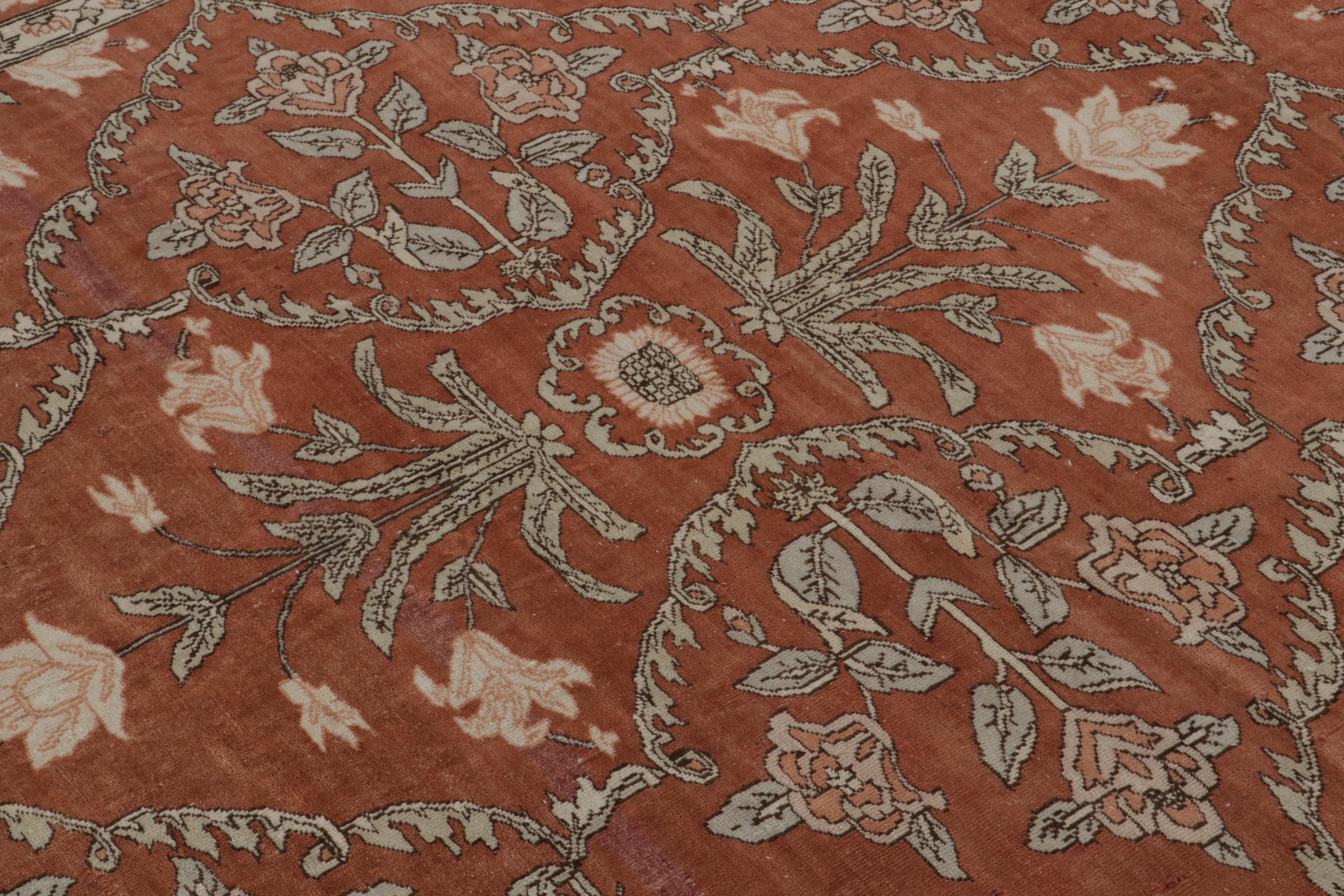 Alfombra estilo mogol del siglo XVII de Rug & Kilim en rojo con motivos florales beige Lana en venta