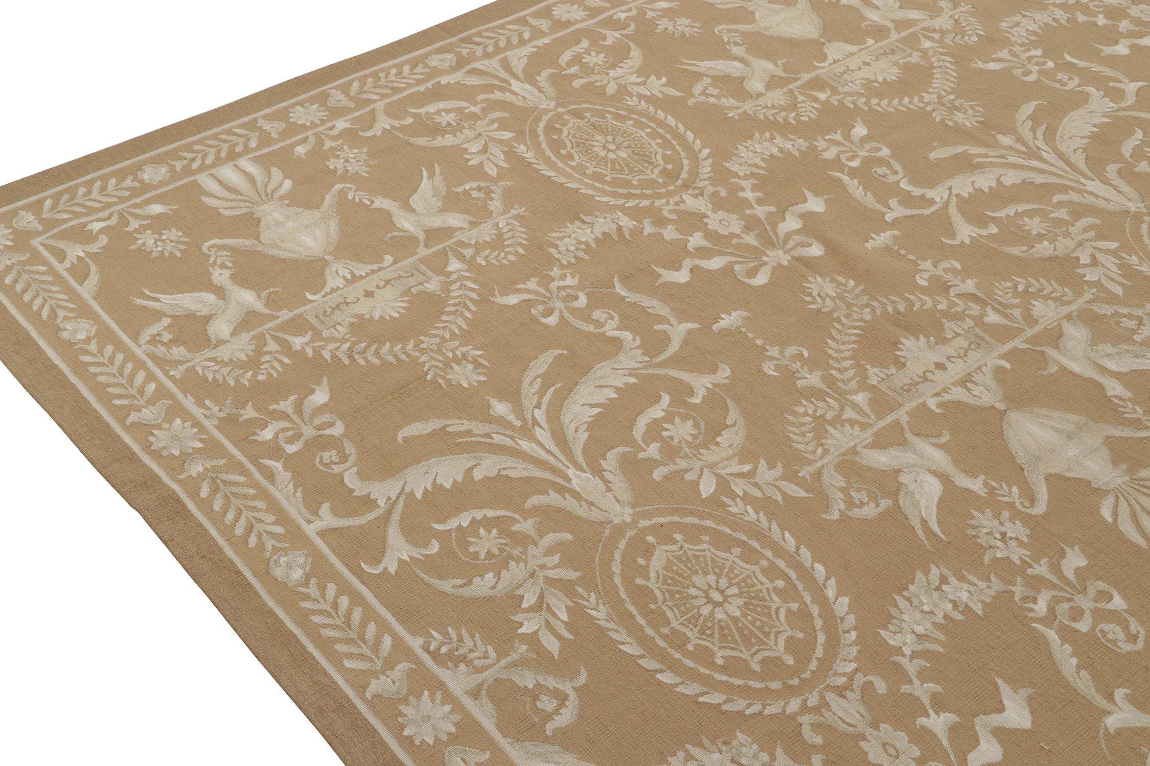 Rug & Kilim del 18° secolo in stile Aubusson a trama piatta in marrone con motivo bianco In condizioni Nuovo in vendita a Long Island City, NY