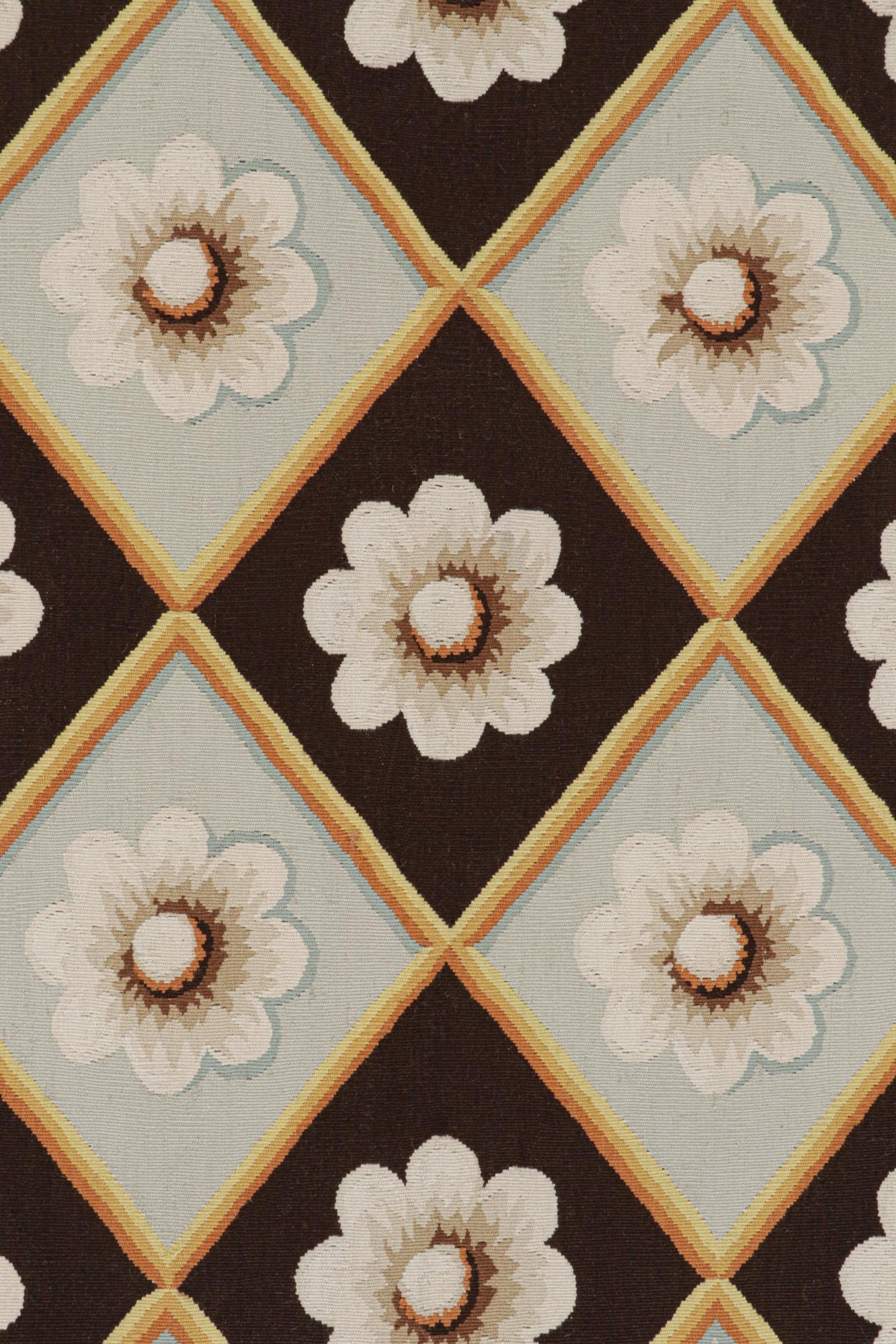 Teppich & Kelim im Aubusson-Stil aus dem 18. Jahrhundert mit braunen und weißen Blumenmustern (Chinesisch) im Angebot