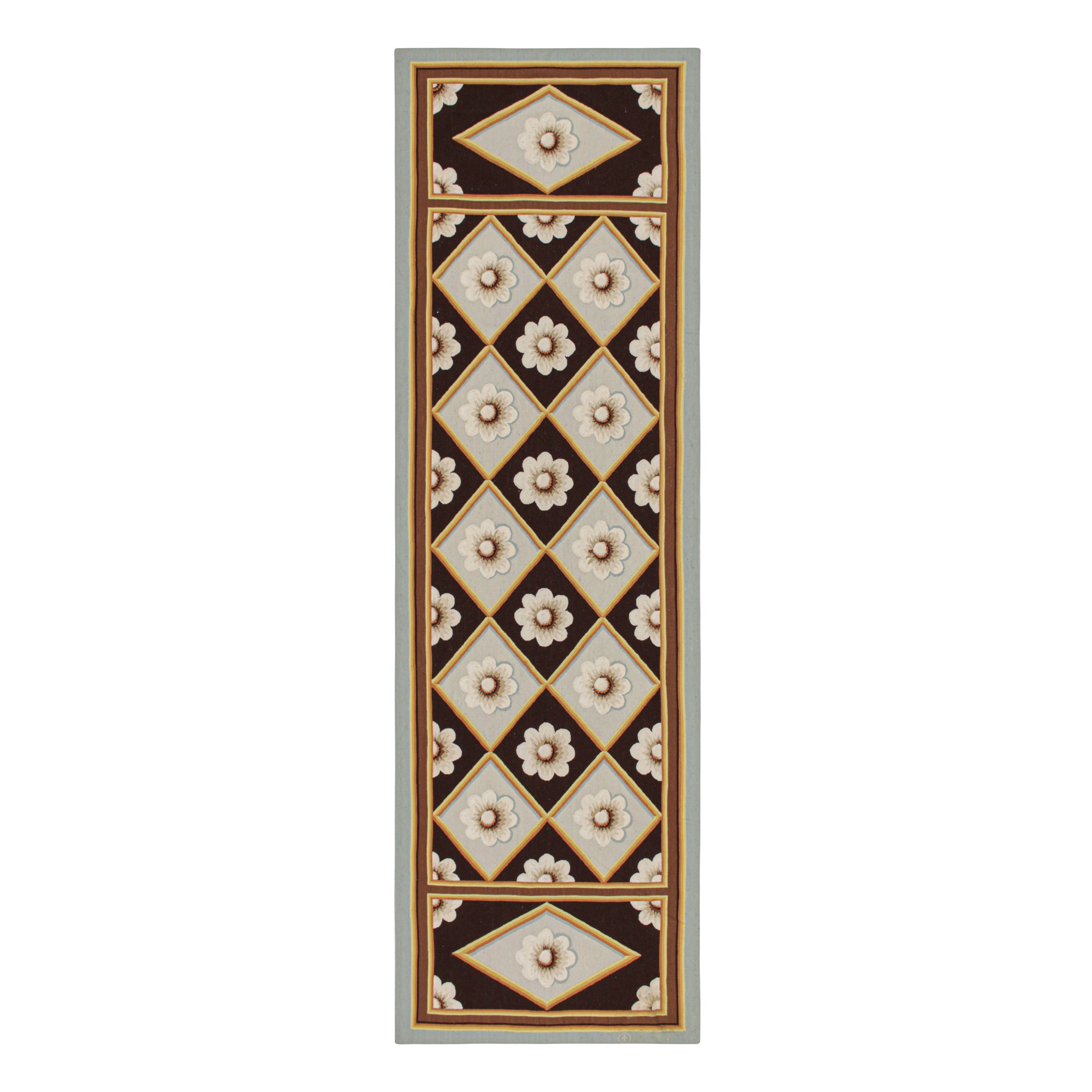 Teppich & Kelim im Aubusson-Stil aus dem 18. Jahrhundert mit braunen und weißen Blumenmustern im Angebot
