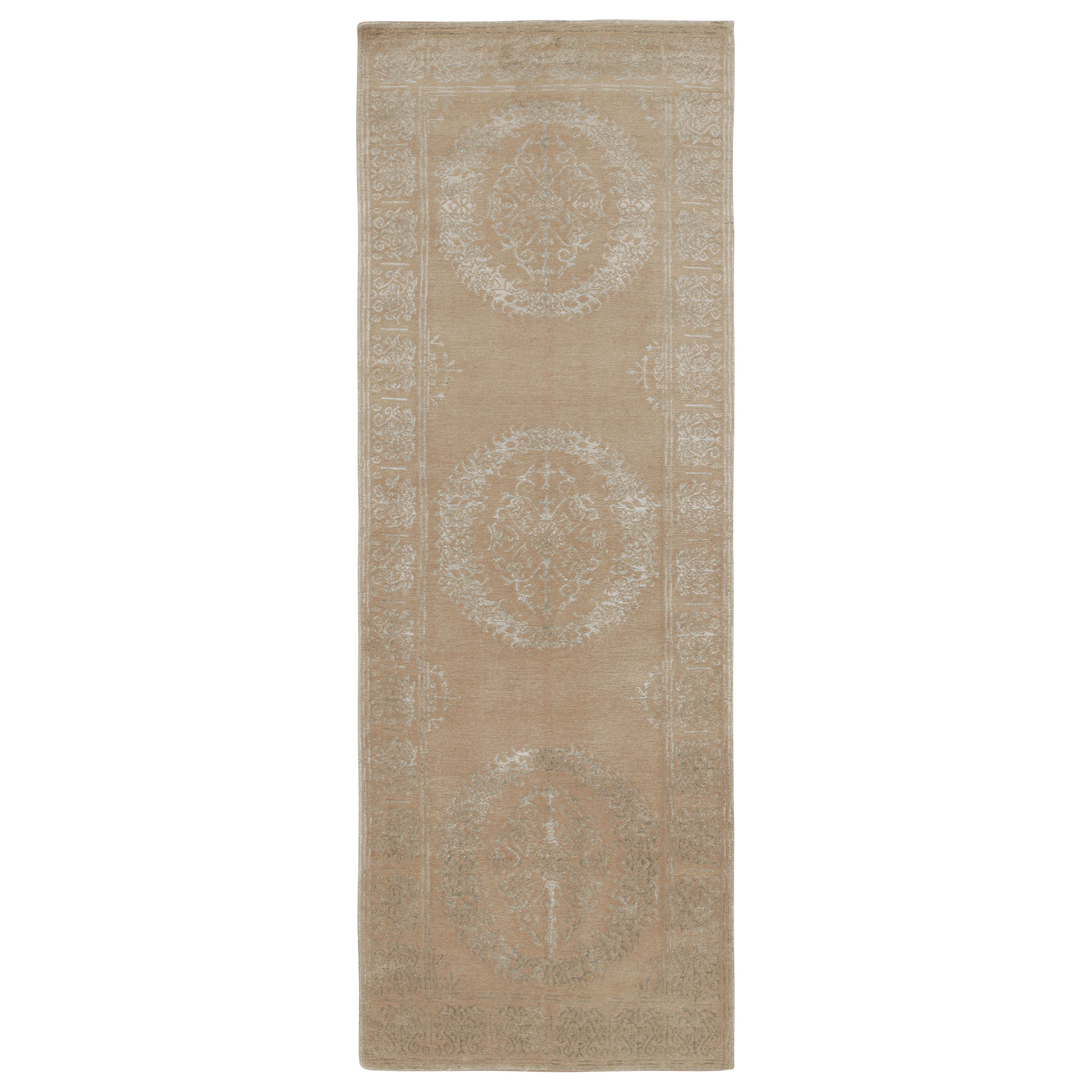 Alfombra geométrica de lana y seda plateada inspirada en la Catana del siglo XVIII de Rug & Kilim en venta