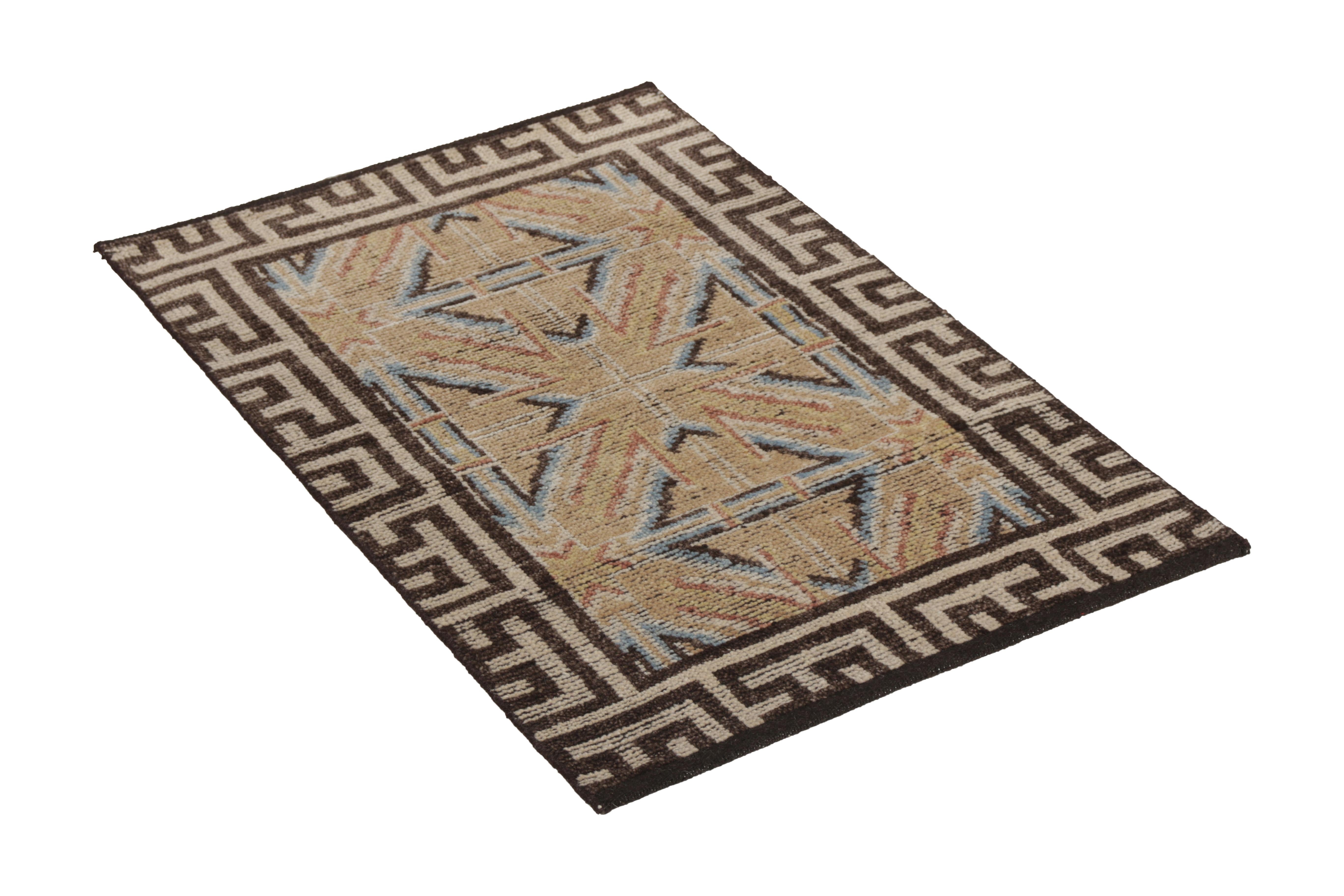 Dieser handgeknüpfte Wollteppich aus der klassischen Burano Collection'S von Rug & Kilim kann als Geschenkteppich weiterverkauft werden und eignet sich sowohl für Bodenbeläge als auch für Wandbehänge. Inspiriert von einem chinesischen Teppichmuster