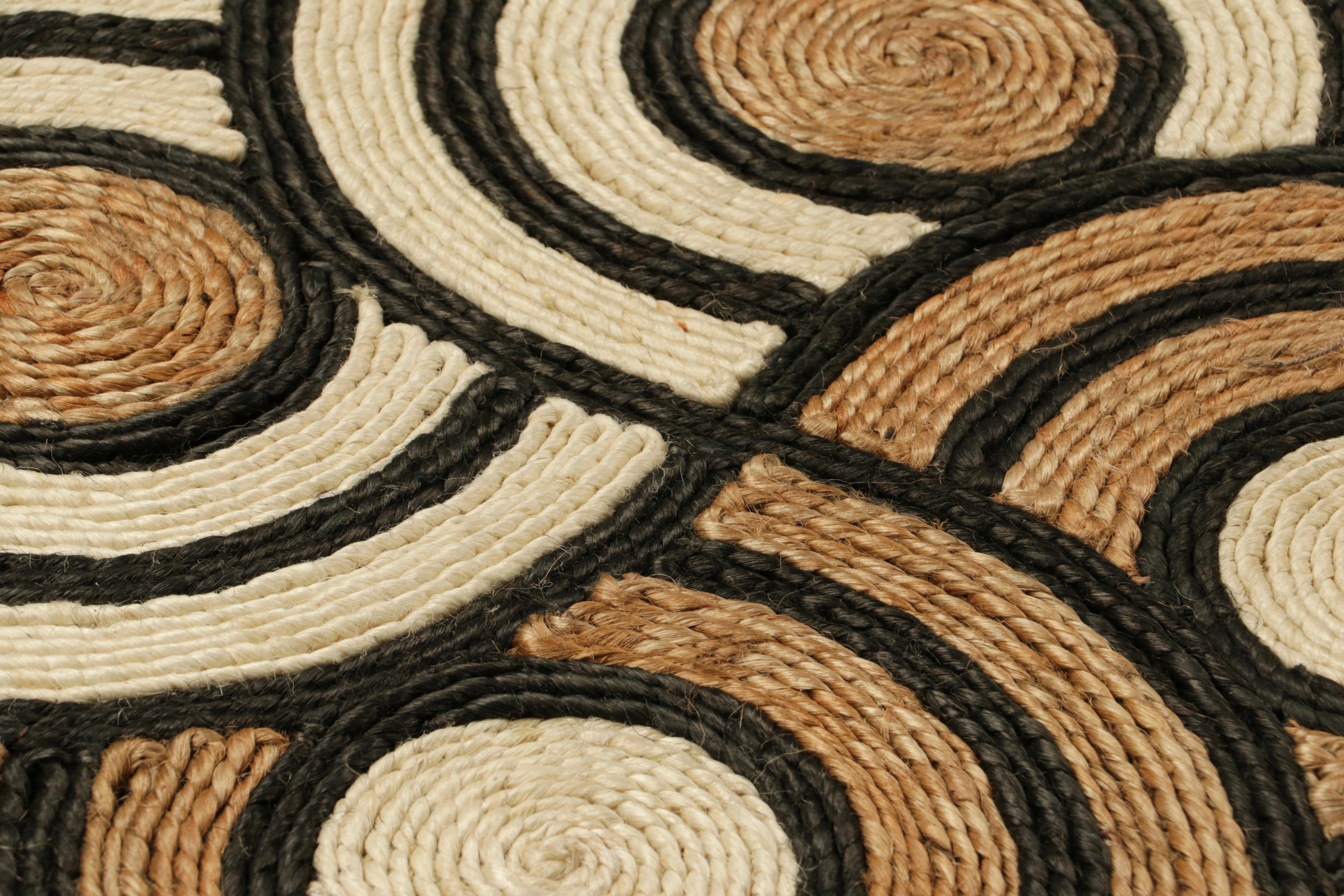 Rug & Kilim's Abaca Custom Rug Sample, Beige, Weiß und Schwarz Geometric Patterns (Indisch) im Angebot