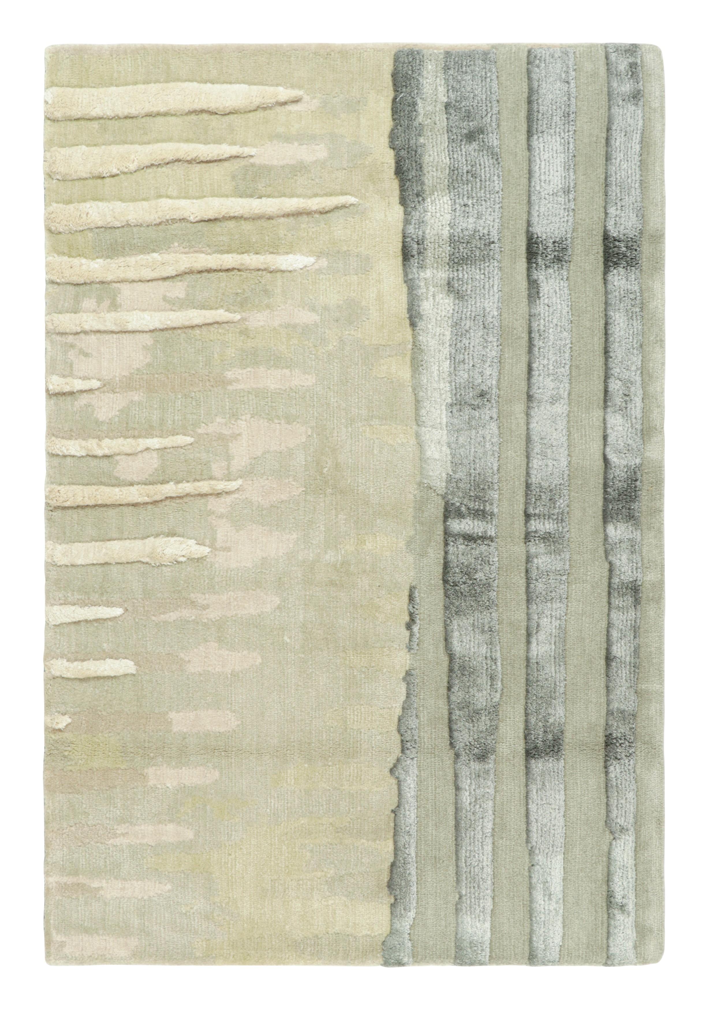 Népalais Rug & Kilim's Abstract Custom Rug Sample in Cream and Silver Tones (échantillon de tapis abstrait personnalisé dans les tons crème et argent) en vente