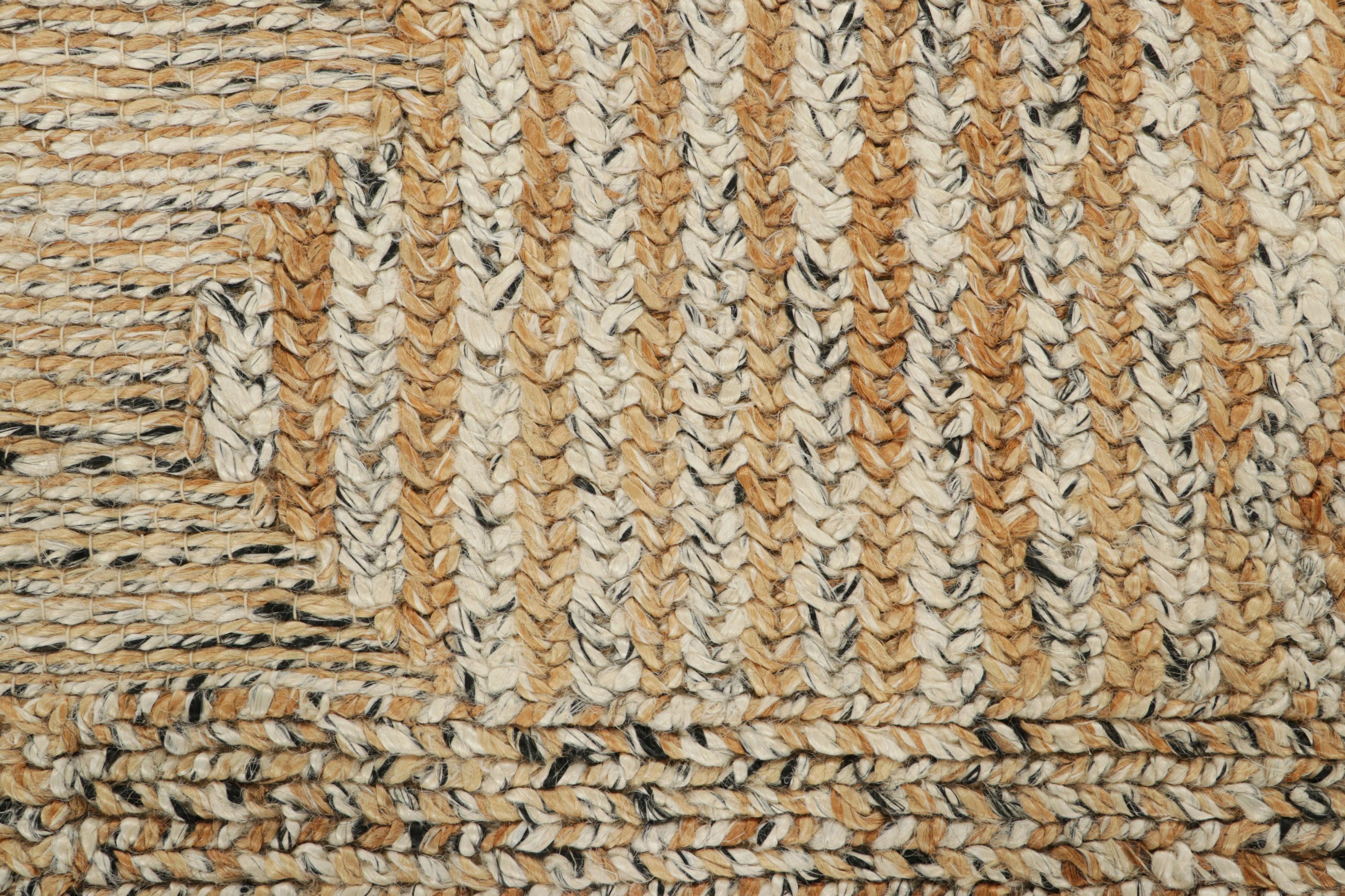 Abstraktes Flachgewebe von Rug & Kilim in Beige-Braun und weißen geometrischen Mustern (Moderne) im Angebot