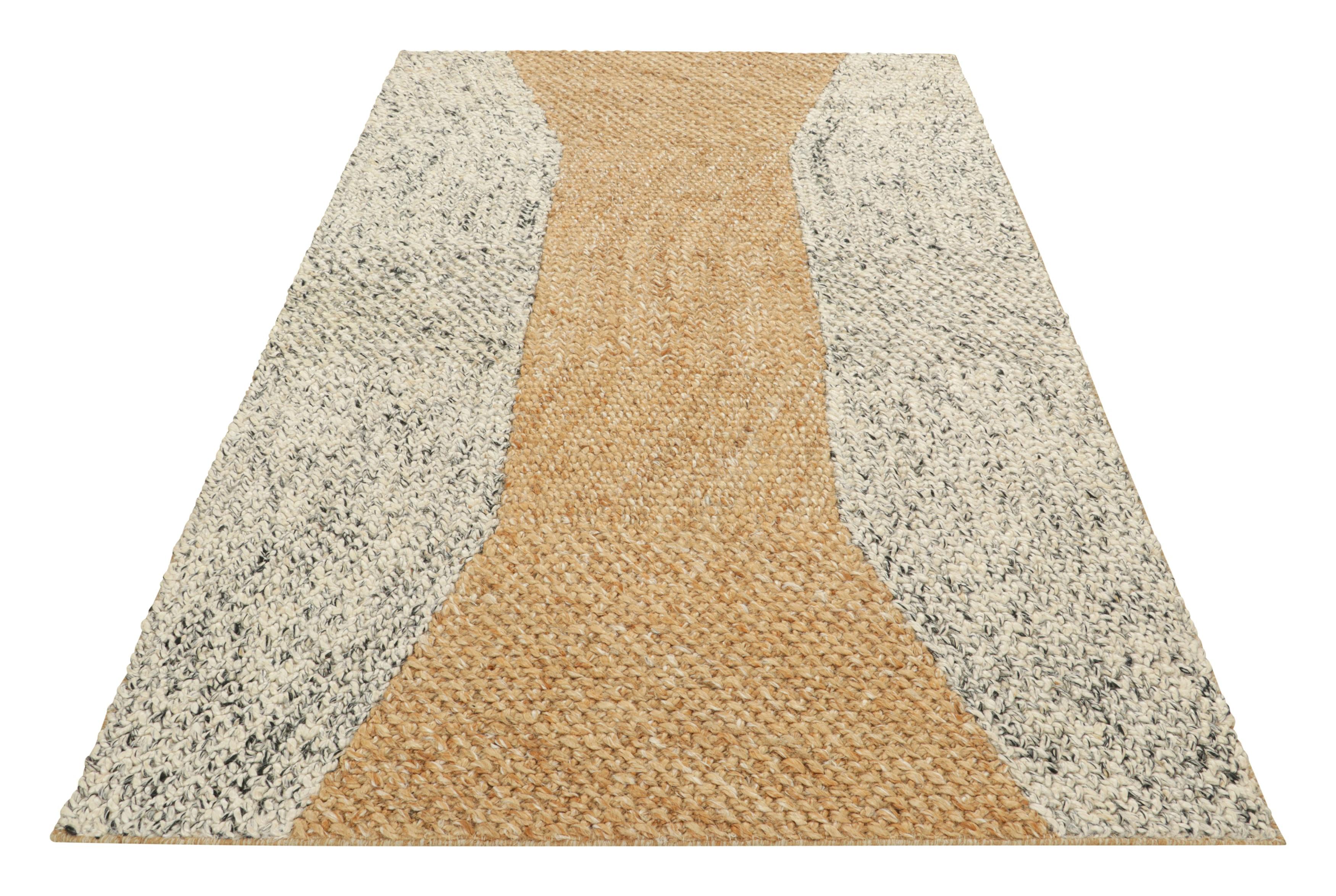 Abstraktes Flachgewebe von Rug & Kilim in Beige-Braun und weißen geometrischen Mustern (Handgewebt) im Angebot