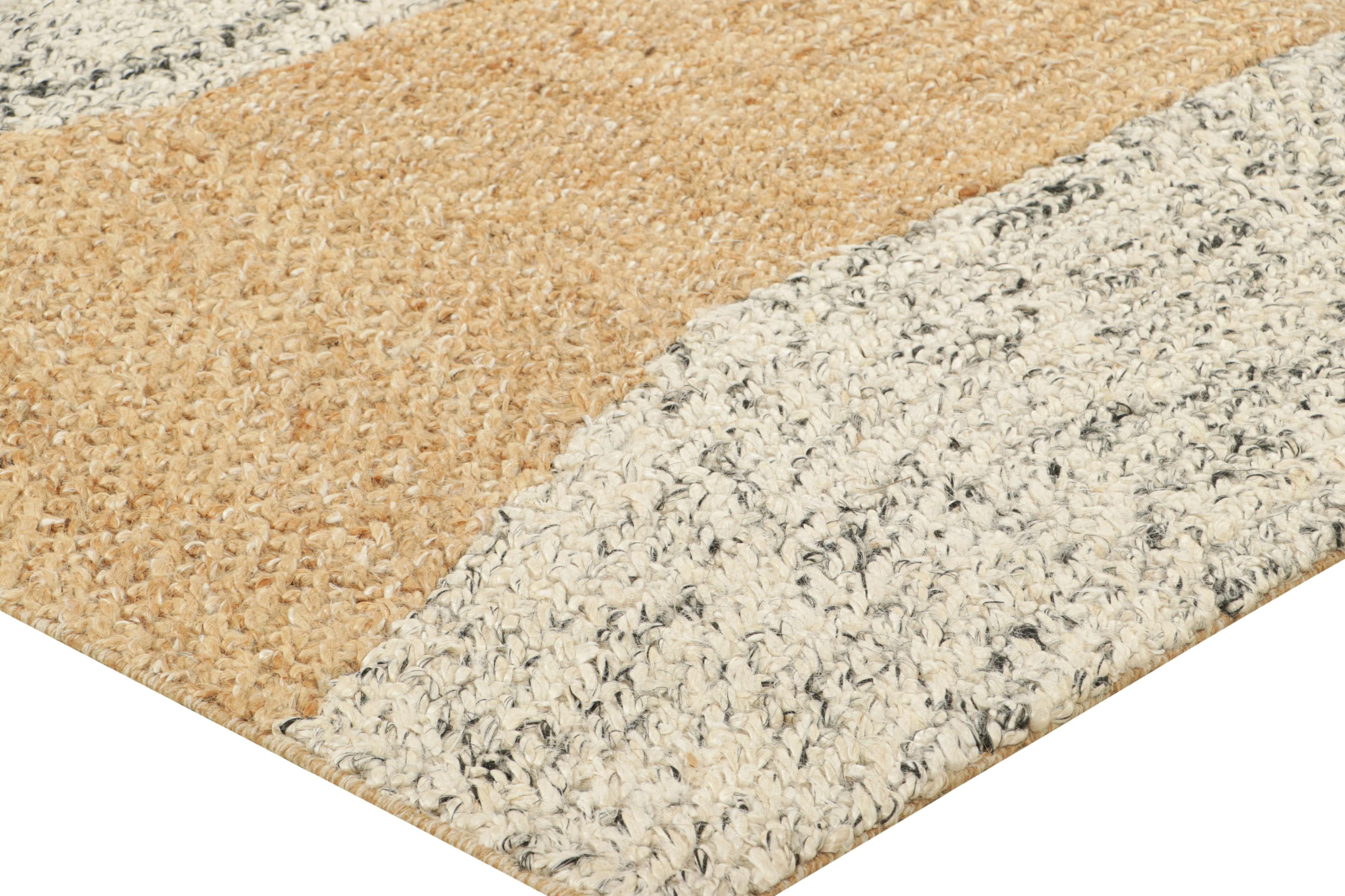 Abstraktes Flachgewebe von Rug & Kilim in Beige-Braun und weißen geometrischen Mustern im Zustand „Neu“ im Angebot in Long Island City, NY