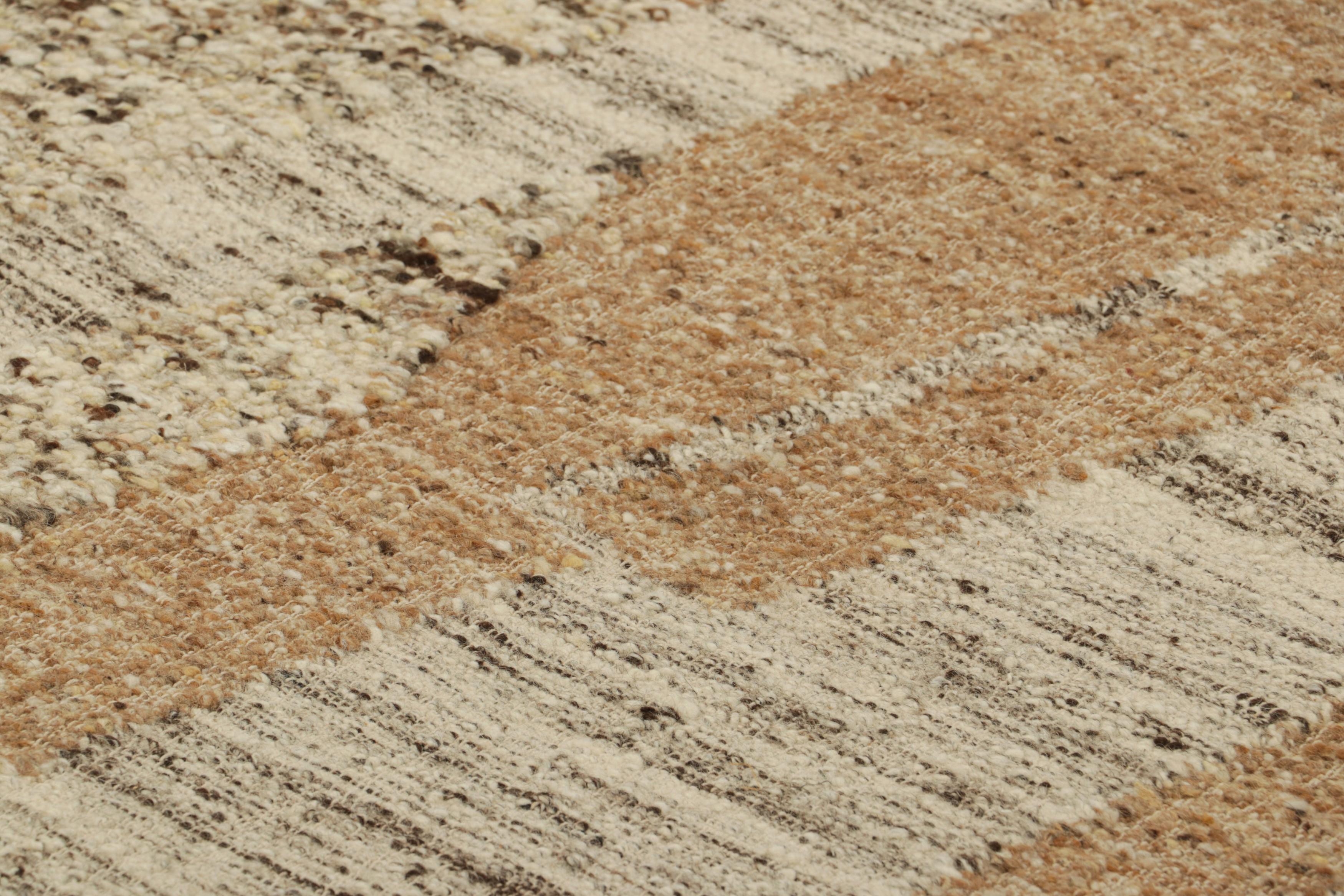 Dieses aus handgewebter Wolle und Jute gefertigte 5x8-Flachgewebe ist eine aufregende neue, individuell gestaltbare Linie in der Rug & Kilim Collection. 

Über das Design: 

Dieser zeitgenössische Teppich präsentiert ein raffiniertes Design mit