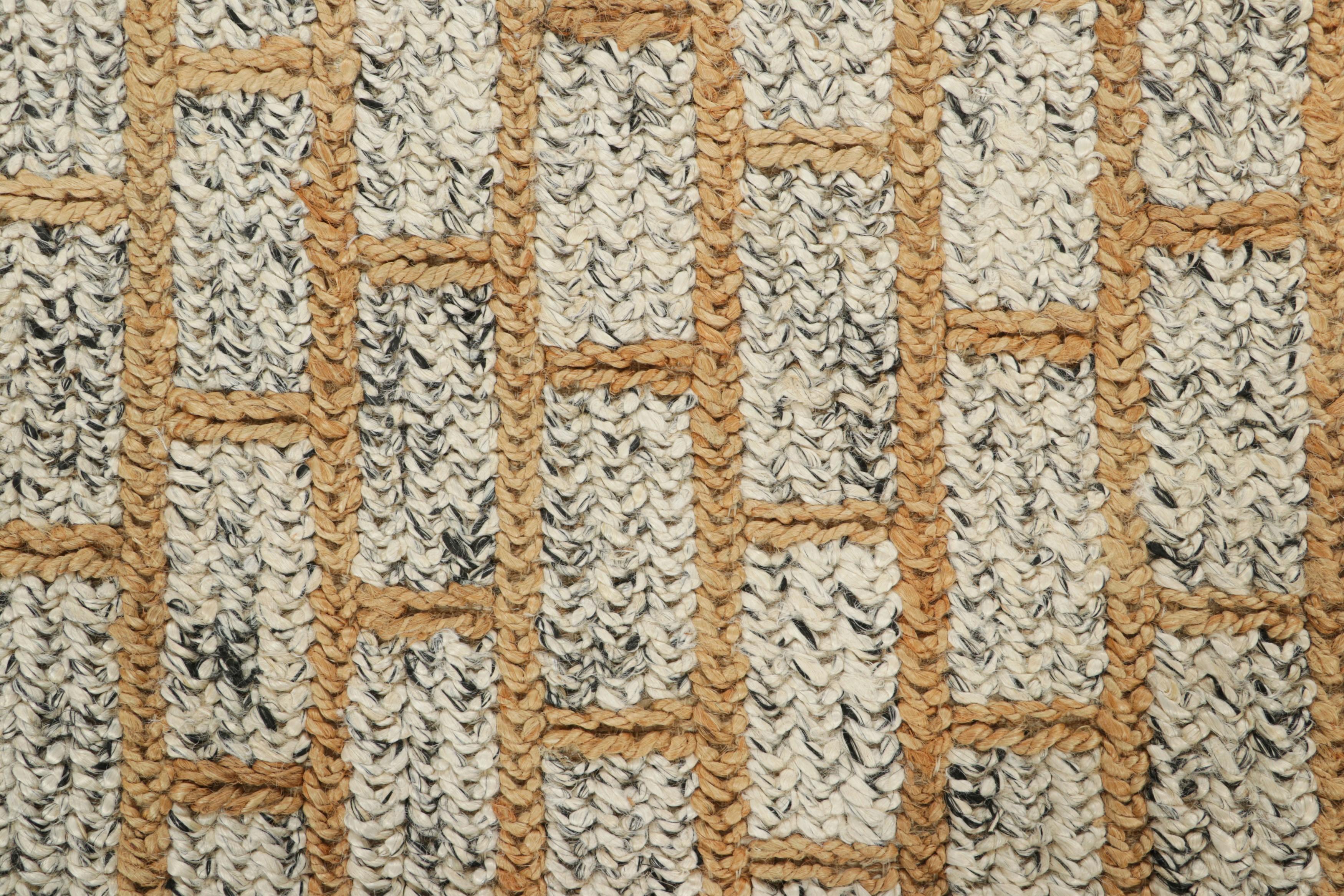 Abstraktes Flachgewebe von Rug & Kilim in Beige, Grau und Weiß mit geometrischen Mustern (Moderne) im Angebot