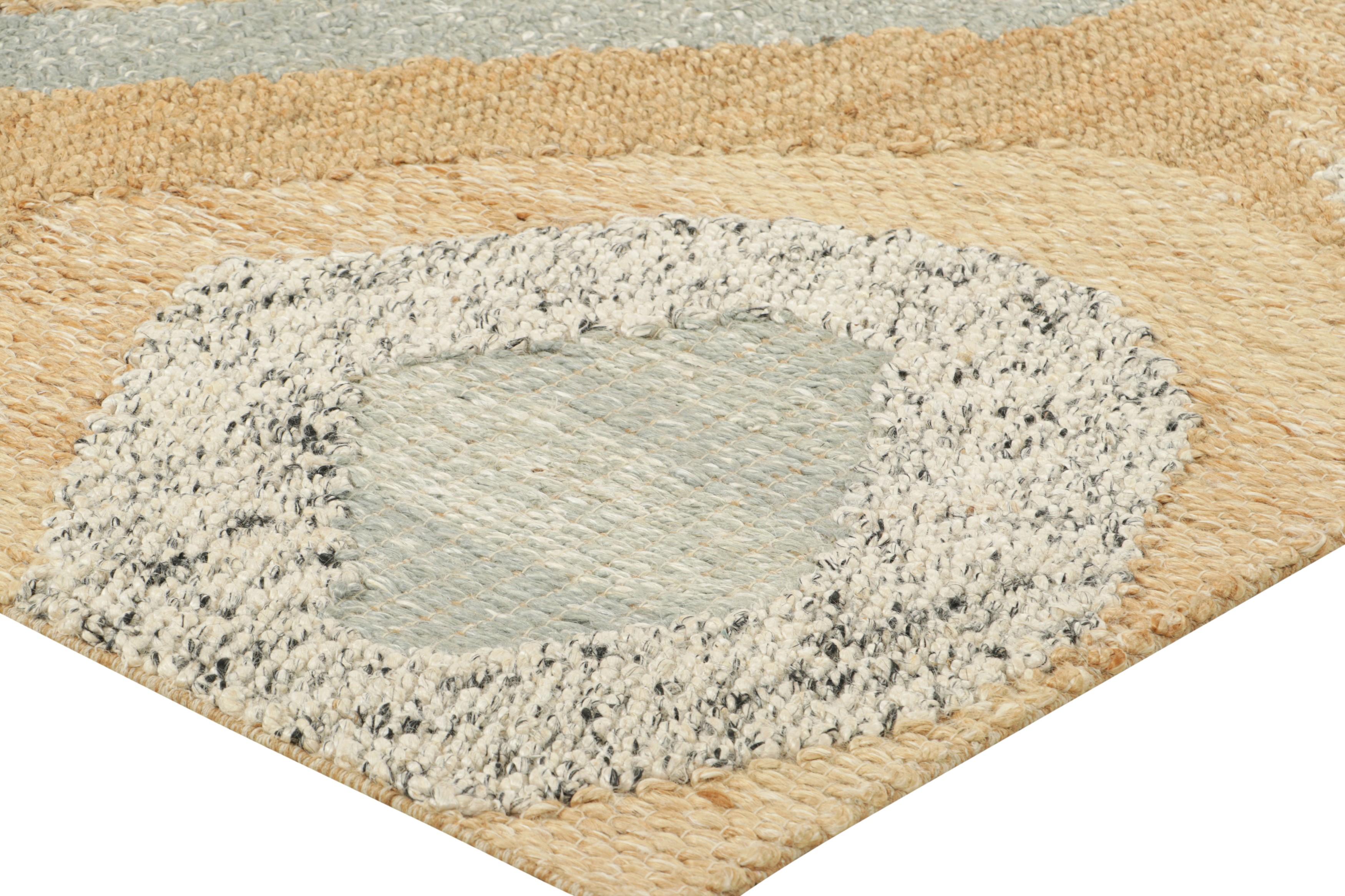 Abstraktes Flachgewebe von Rug & Kilim in Beige, Grau und Weiß mit geometrischen Mustern im Zustand „Neu“ im Angebot in Long Island City, NY