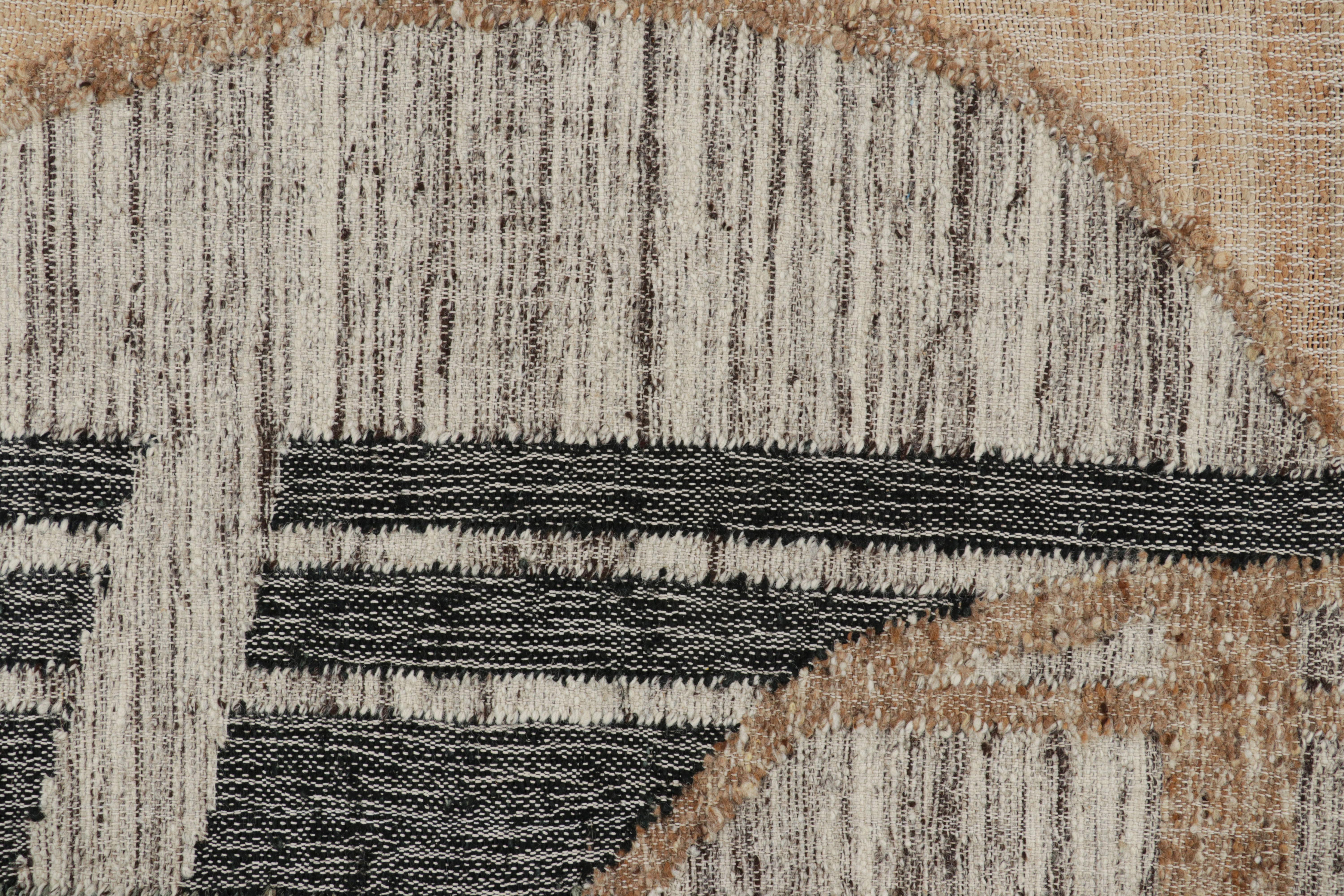 Fabricado con lana tejida a mano y yute, este tejido plano de 6x8 representa una nueva y emocionante línea a medida de la colección Rug & Kilim. 

Sobre el diseño: 

Esta alfombra contemporánea presenta un diseño geométrico envolvente en el que se