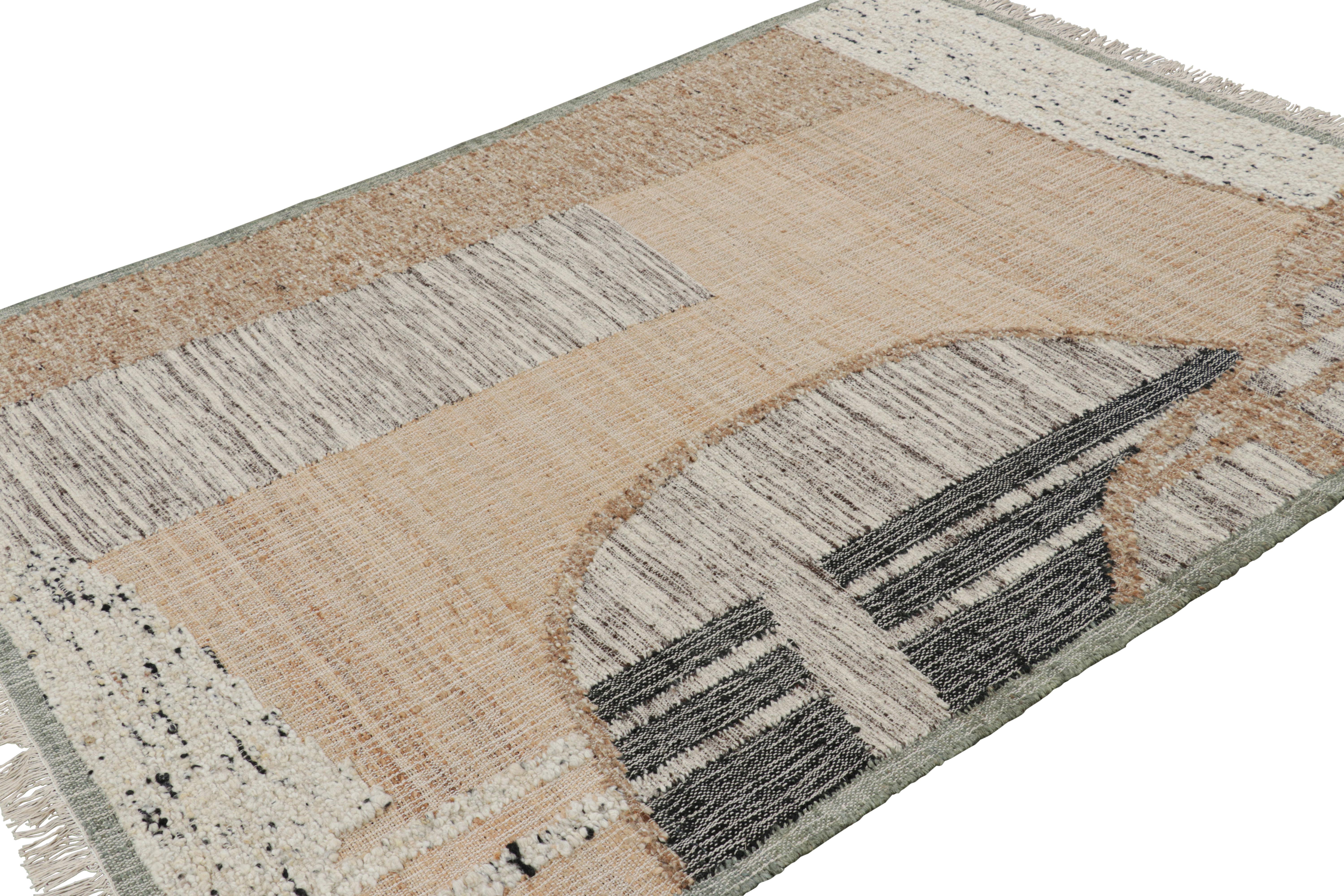 Tejido plano abstracto de Rug & Kilim con motivos geométricos en beige, crema y negro Moderno en venta