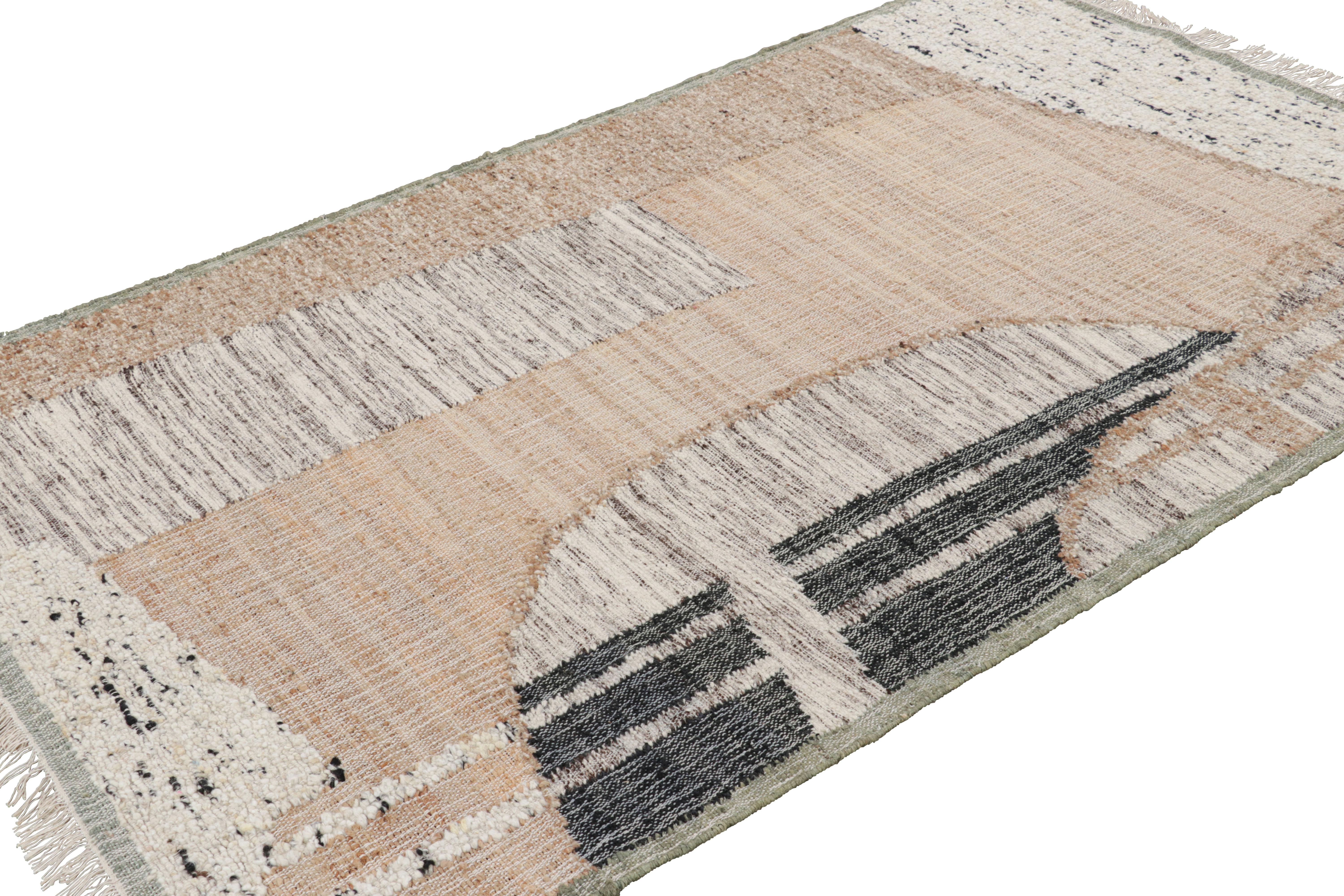 Abstraktes Flachgewebe von Rug & Kilim mit geometrischen Mustern in Beige, Creme und Schwarz (Moderne) im Angebot