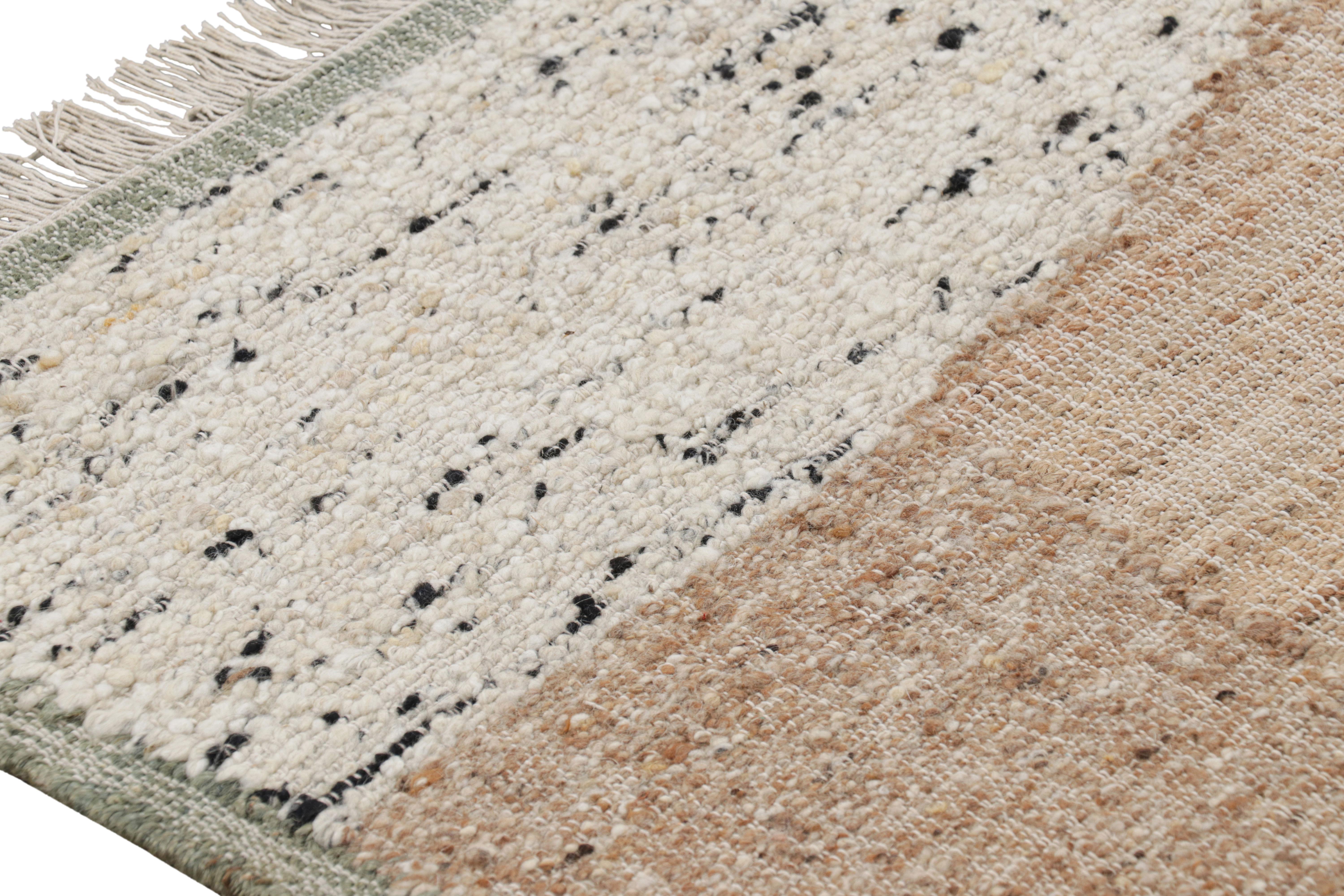 Tejido plano abstracto de Rug & Kilim con motivos geométricos en beige, crema y negro Moderno en venta