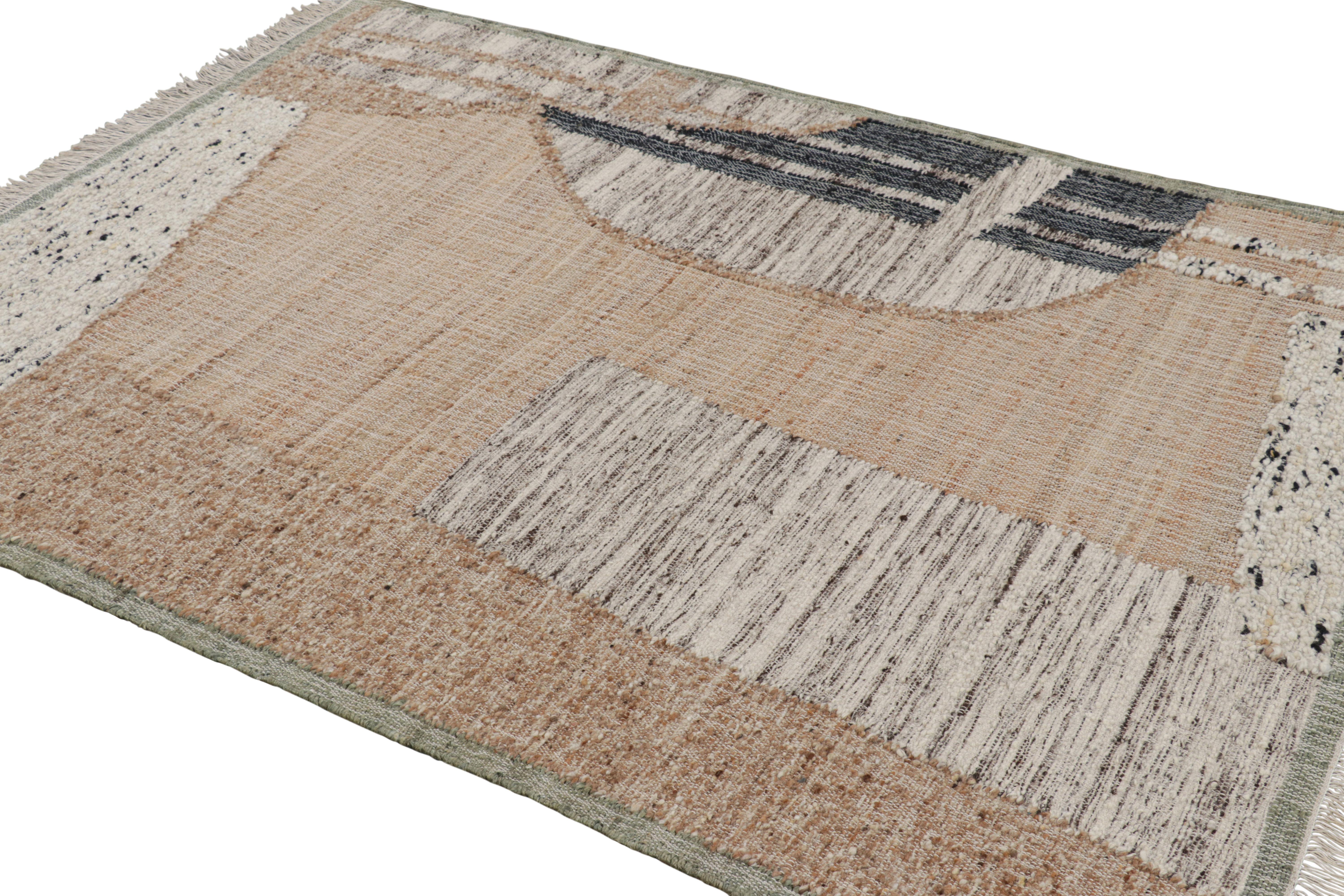 Tejido plano abstracto de Rug & Kilim con motivos geométricos en beige, crema y negro Anudado a mano en venta