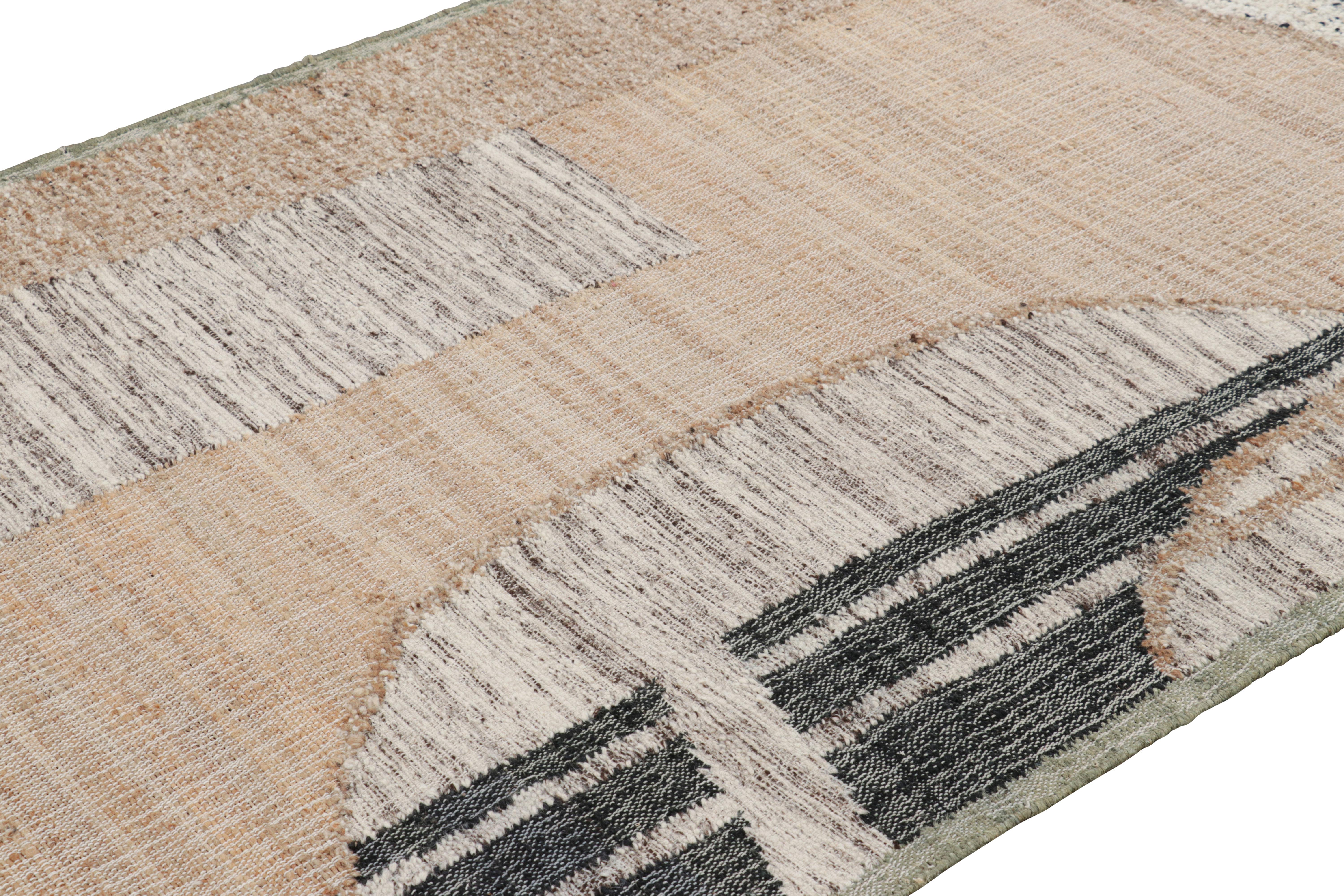 Abstraktes Flachgewebe von Rug & Kilim mit geometrischen Mustern in Beige, Creme und Schwarz im Zustand „Neu“ im Angebot in Long Island City, NY