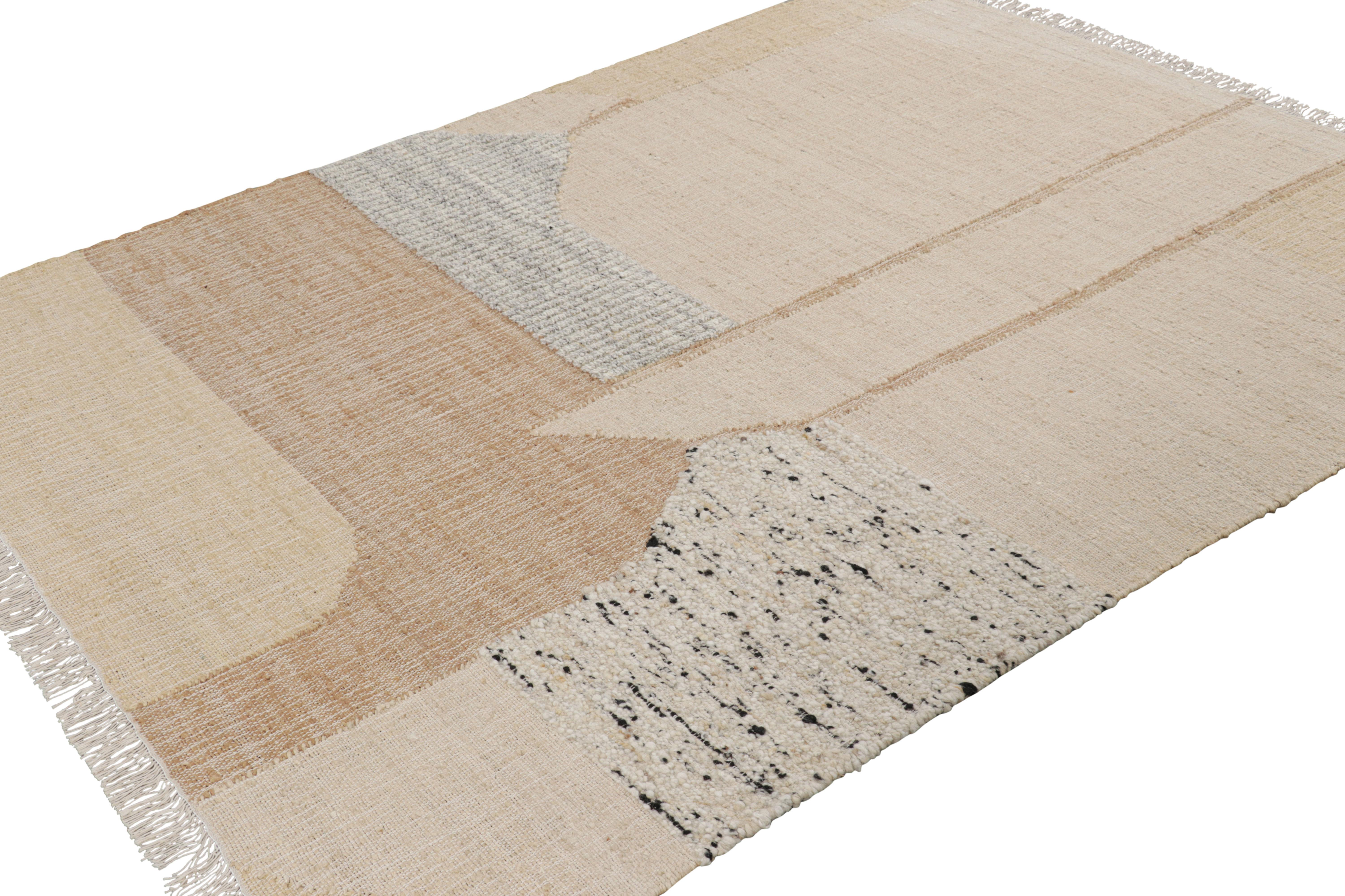 Moderne Tapis & Kilim's Abstract Flatweave with Cream and Beige Geometric Patterns (tissage plat abstrait avec des motifs géométriques crème et beige) en vente