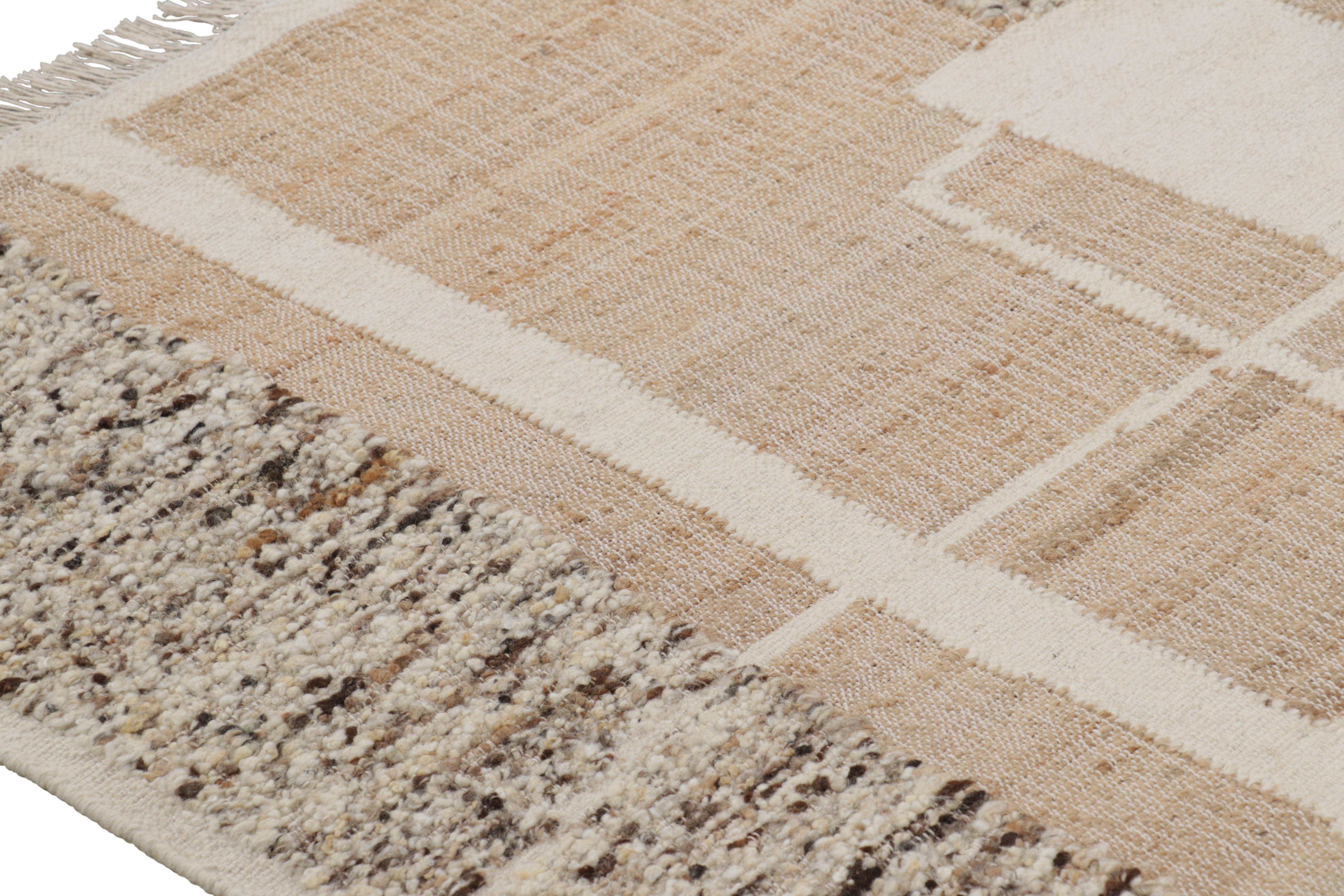 Indien Tapis & Kilim's Abstract Flatweave with Cream and Beige Geometric Patterns (tissage plat abstrait avec des motifs géométriques crème et beige) en vente