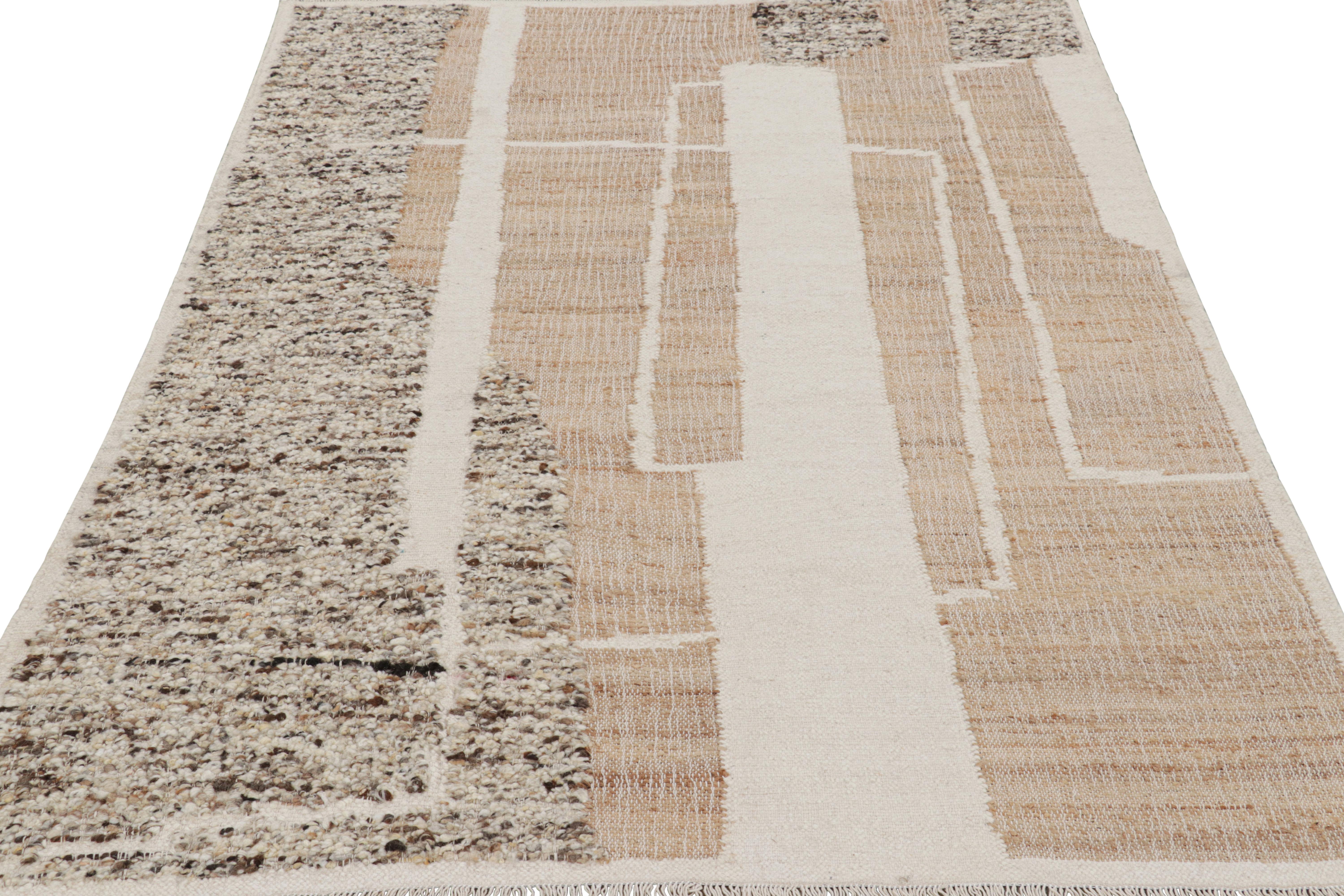 Noué à la main Tapis & Kilim's Abstract Flatweave with Cream and Beige Geometric Patterns (tissage plat abstrait avec des motifs géométriques crème et beige) en vente