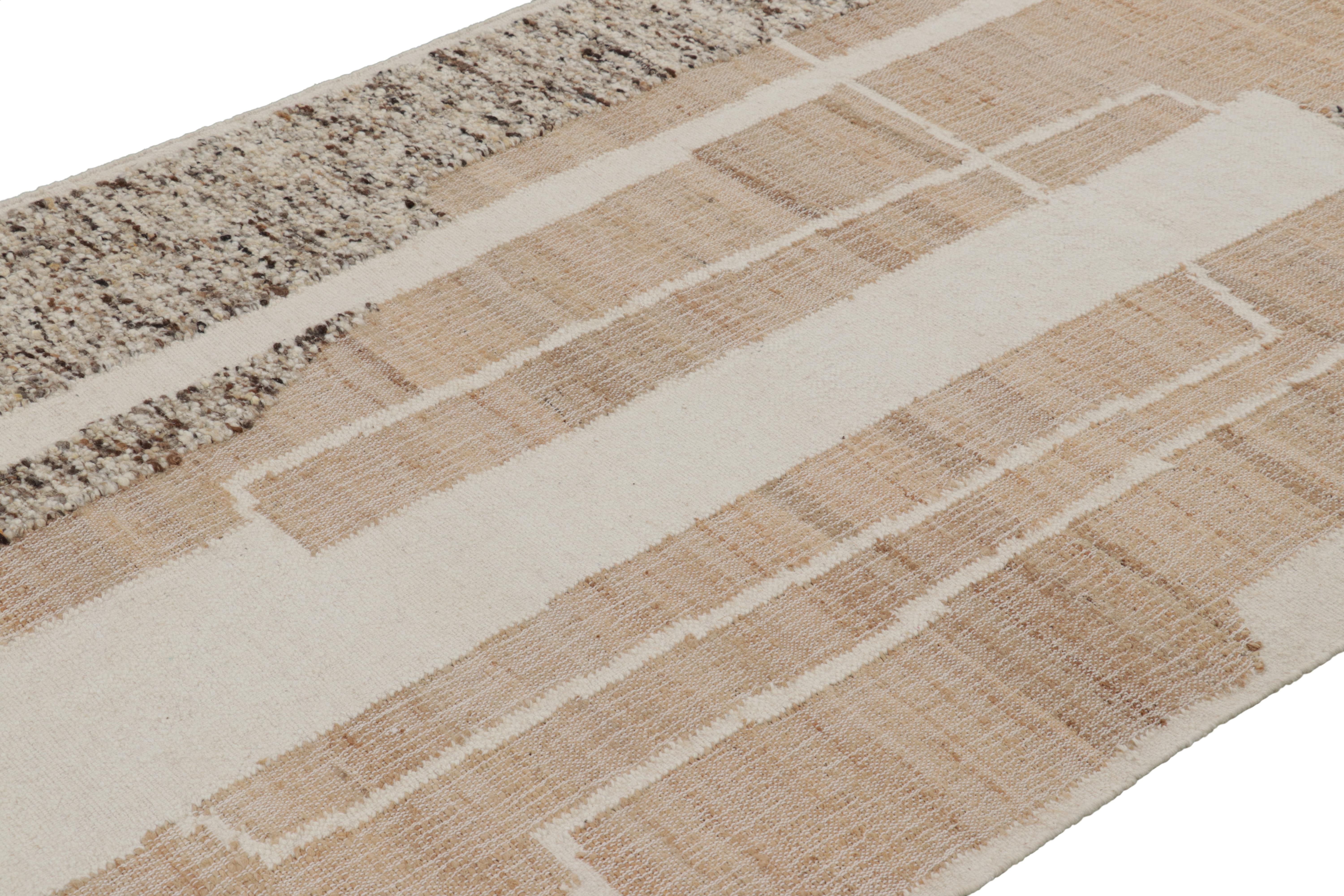 Noué à la main Tapis & Kilim's Abstract Flatweave with Cream and Beige Geometric Patterns (tissage plat abstrait avec des motifs géométriques crème et beige) en vente