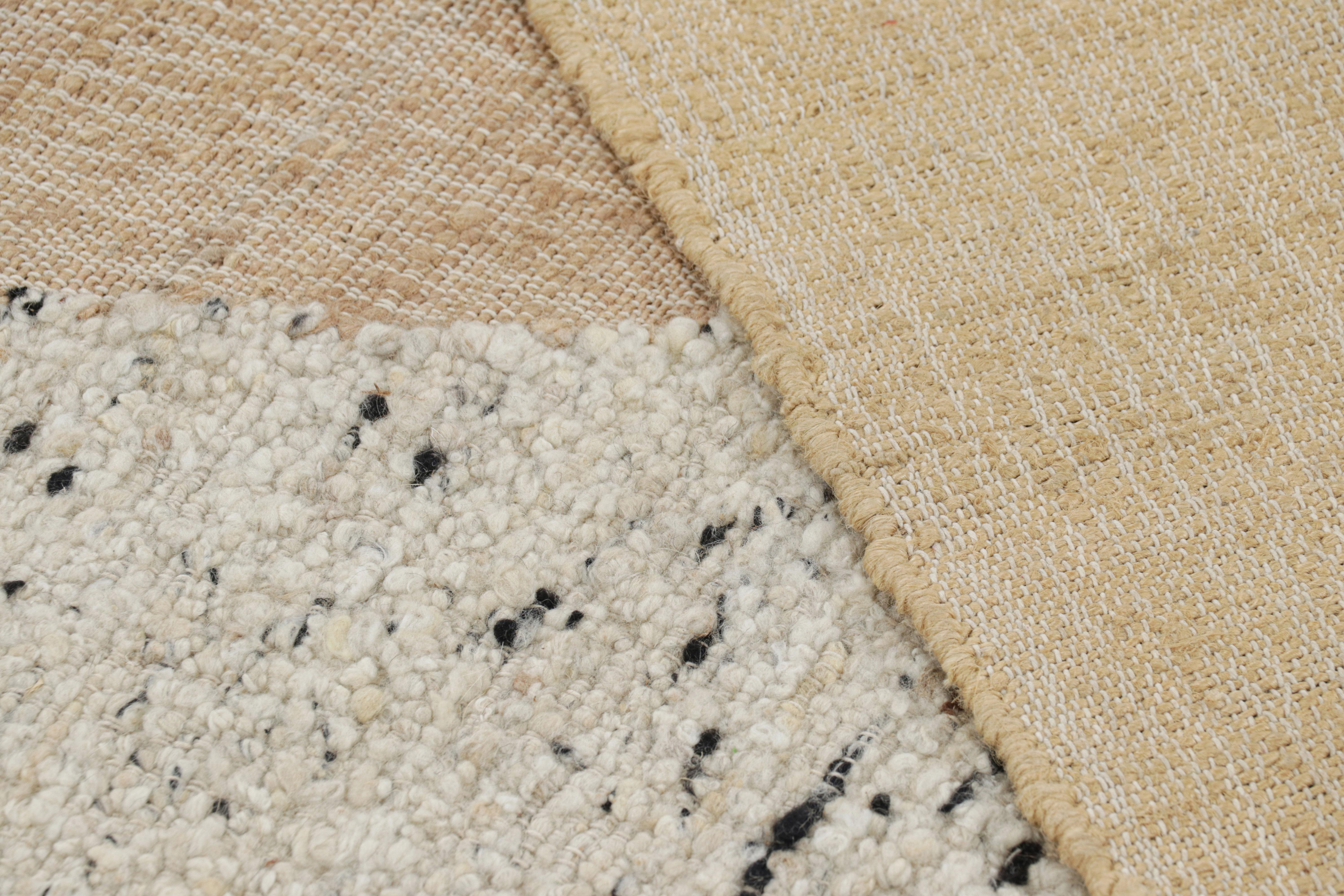 Hand-Knotted Rug & Kilim’s Abstract Flatweave with Cream and Beige Geometric Patterns For Sale