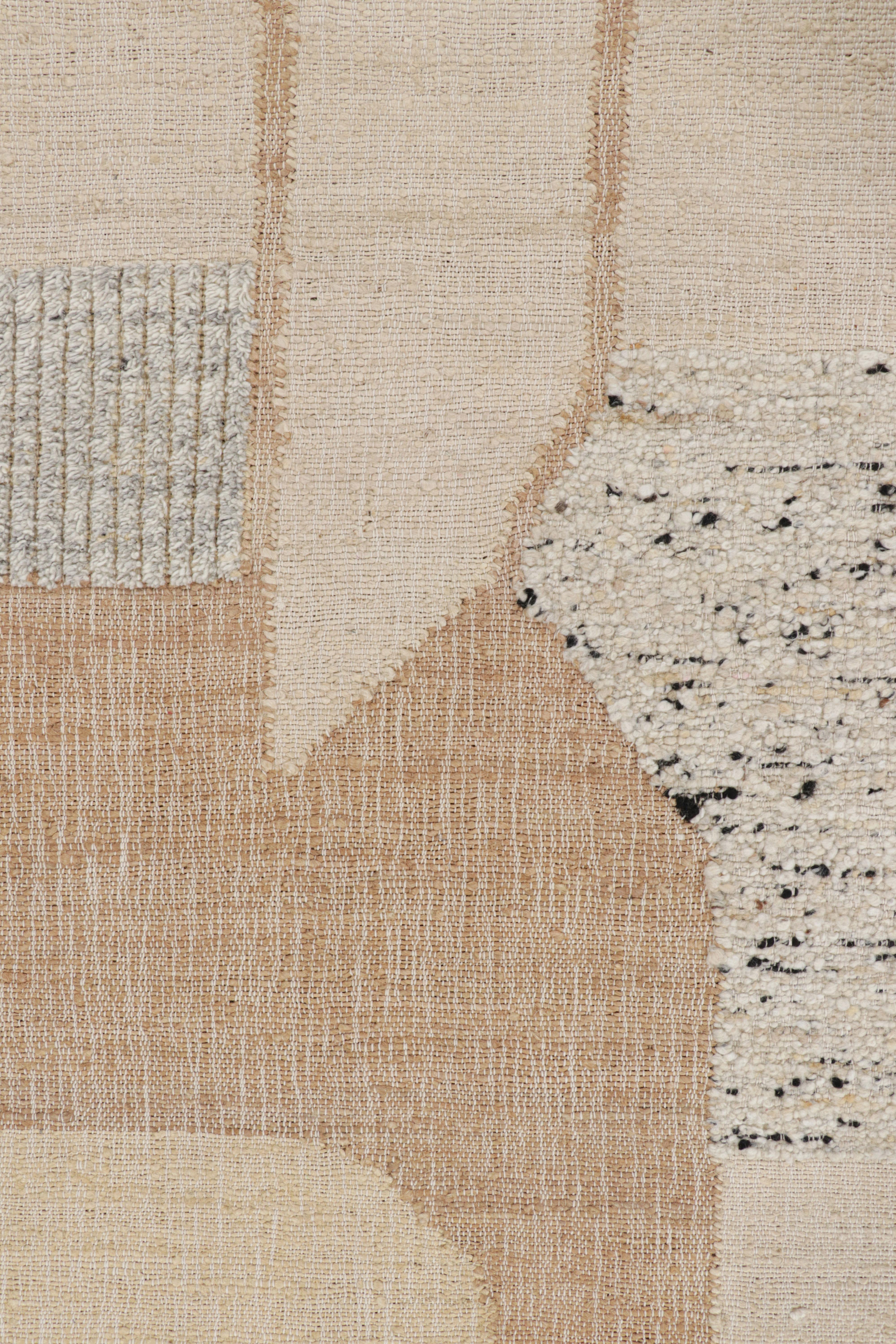 Tapis & Kilim's Abstract Flatweave with Cream and Beige Geometric Patterns (tissage plat abstrait avec des motifs géométriques crème et beige) Neuf - En vente à Long Island City, NY
