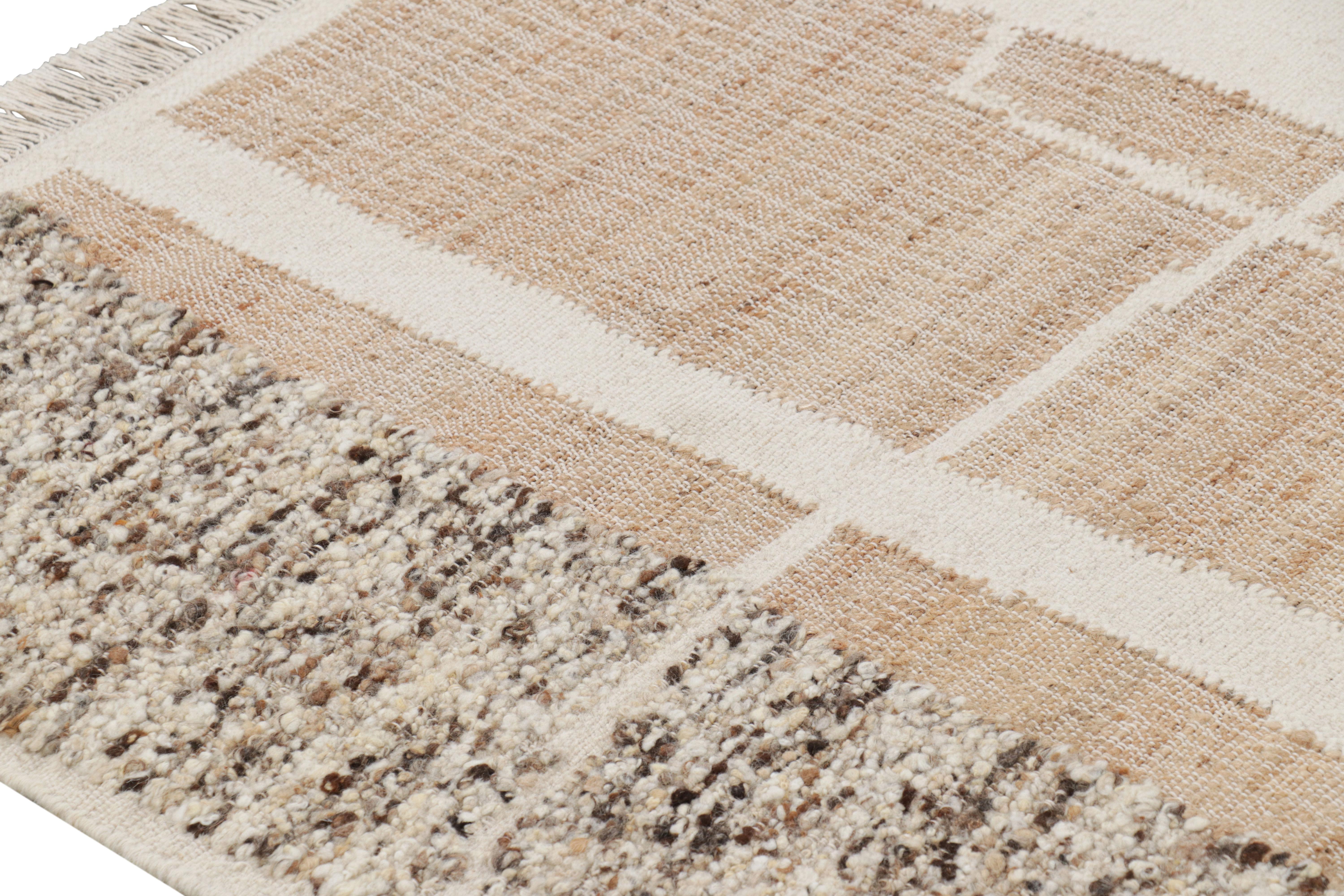Tapis & Kilim's Abstract Flatweave with Cream and Beige Geometric Patterns (tissage plat abstrait avec des motifs géométriques crème et beige) Neuf - En vente à Long Island City, NY