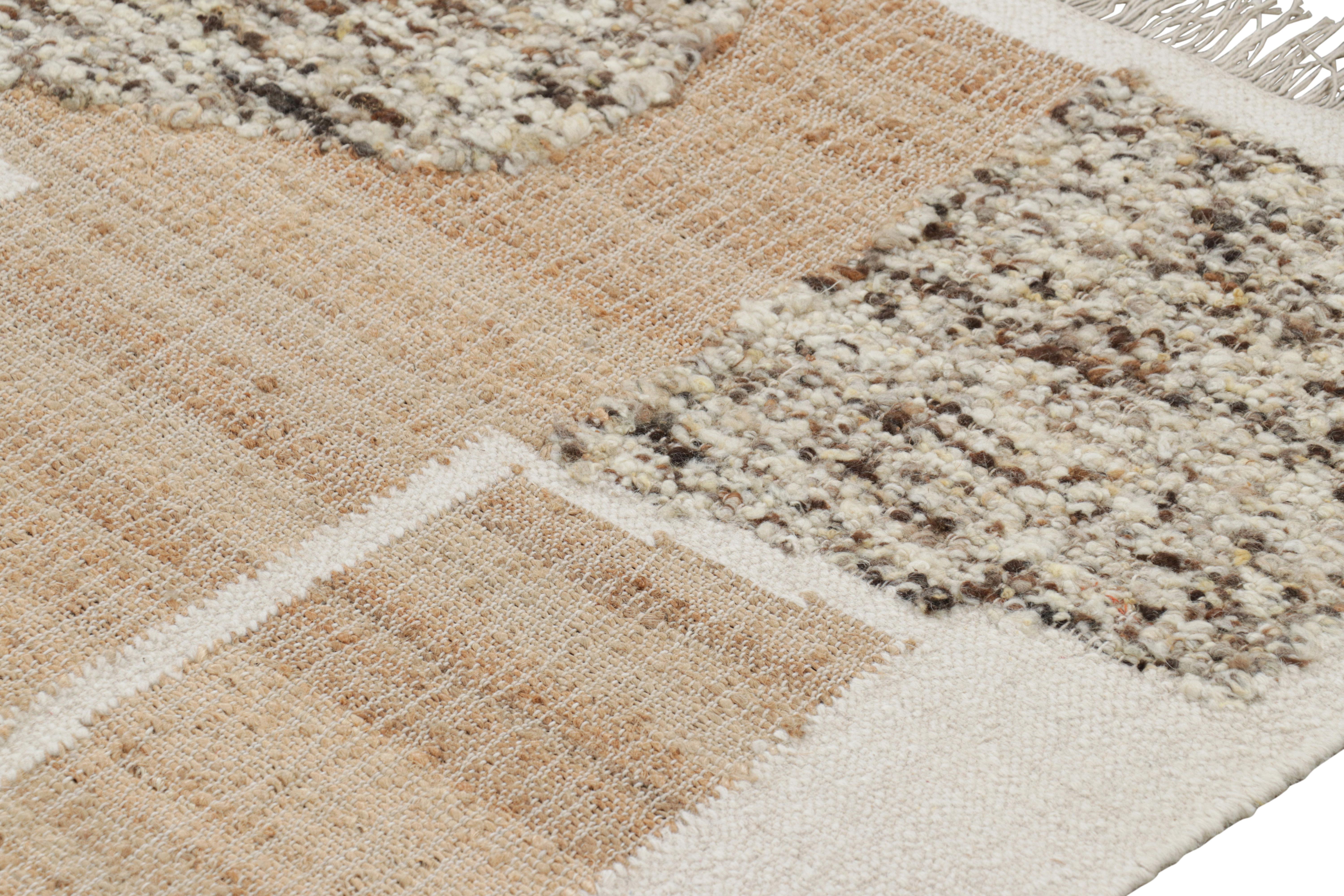 Tapis & Kilim's Abstract Flatweave with Cream and Beige Geometric Patterns (tissage plat abstrait avec des motifs géométriques crème et beige) Neuf - En vente à Long Island City, NY