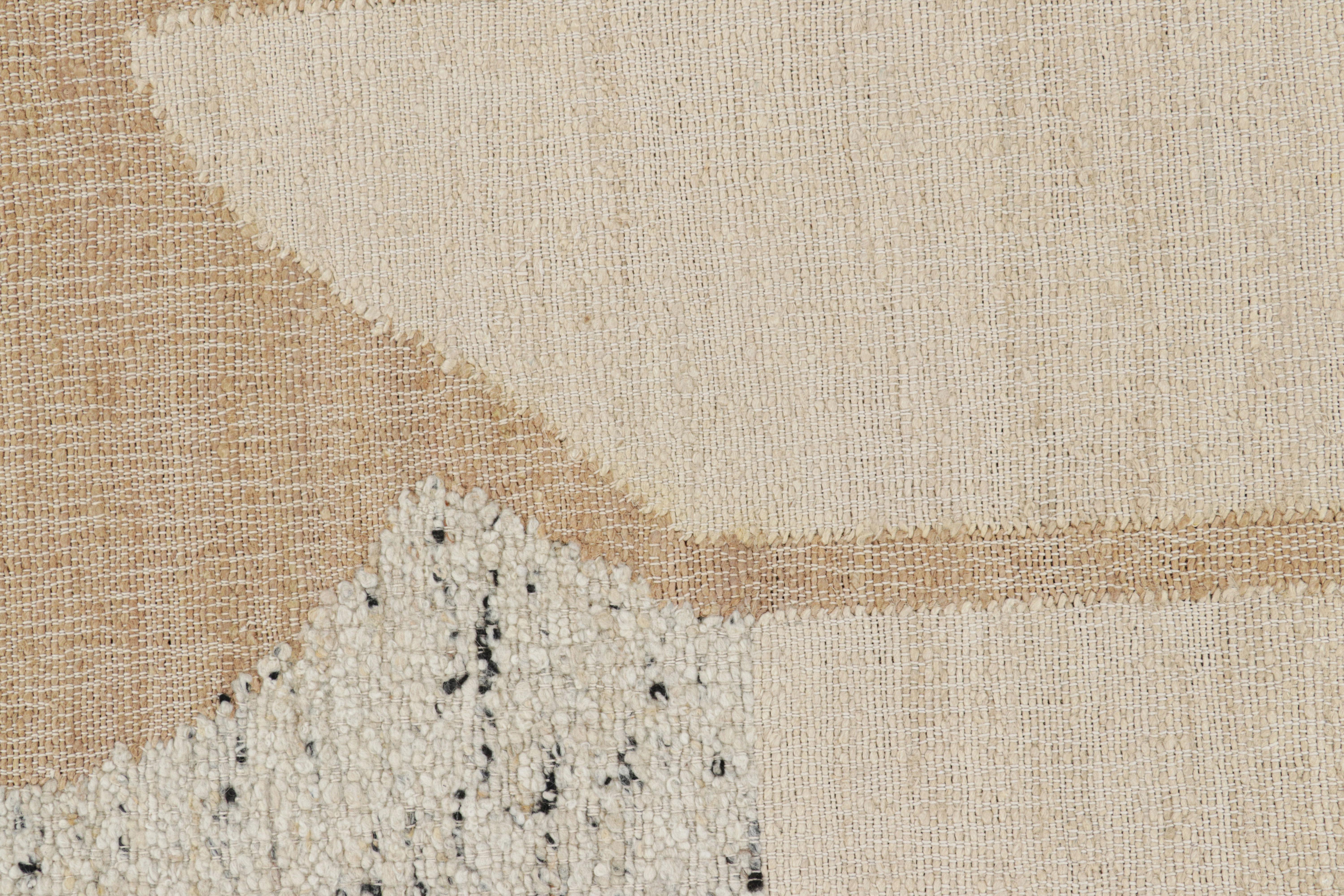 Tapis & Kilim's Abstract Flatweave with Cream and Beige Geometric Patterns (tissage plat abstrait avec des motifs géométriques crème et beige) Neuf - En vente à Long Island City, NY