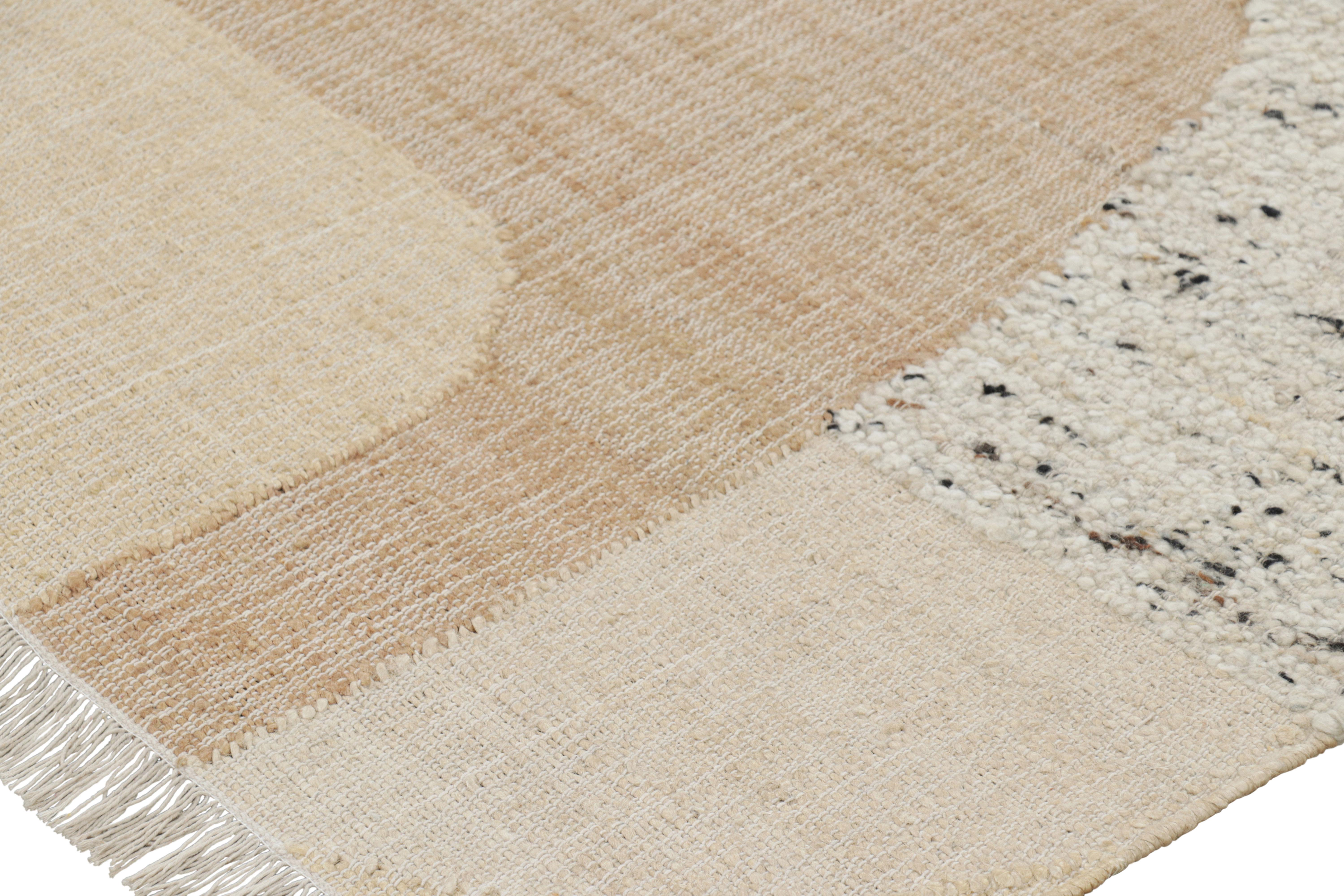 XXIe siècle et contemporain Tapis & Kilim's Abstract Flatweave with Cream and Beige Geometric Patterns (tissage plat abstrait avec des motifs géométriques crème et beige) en vente