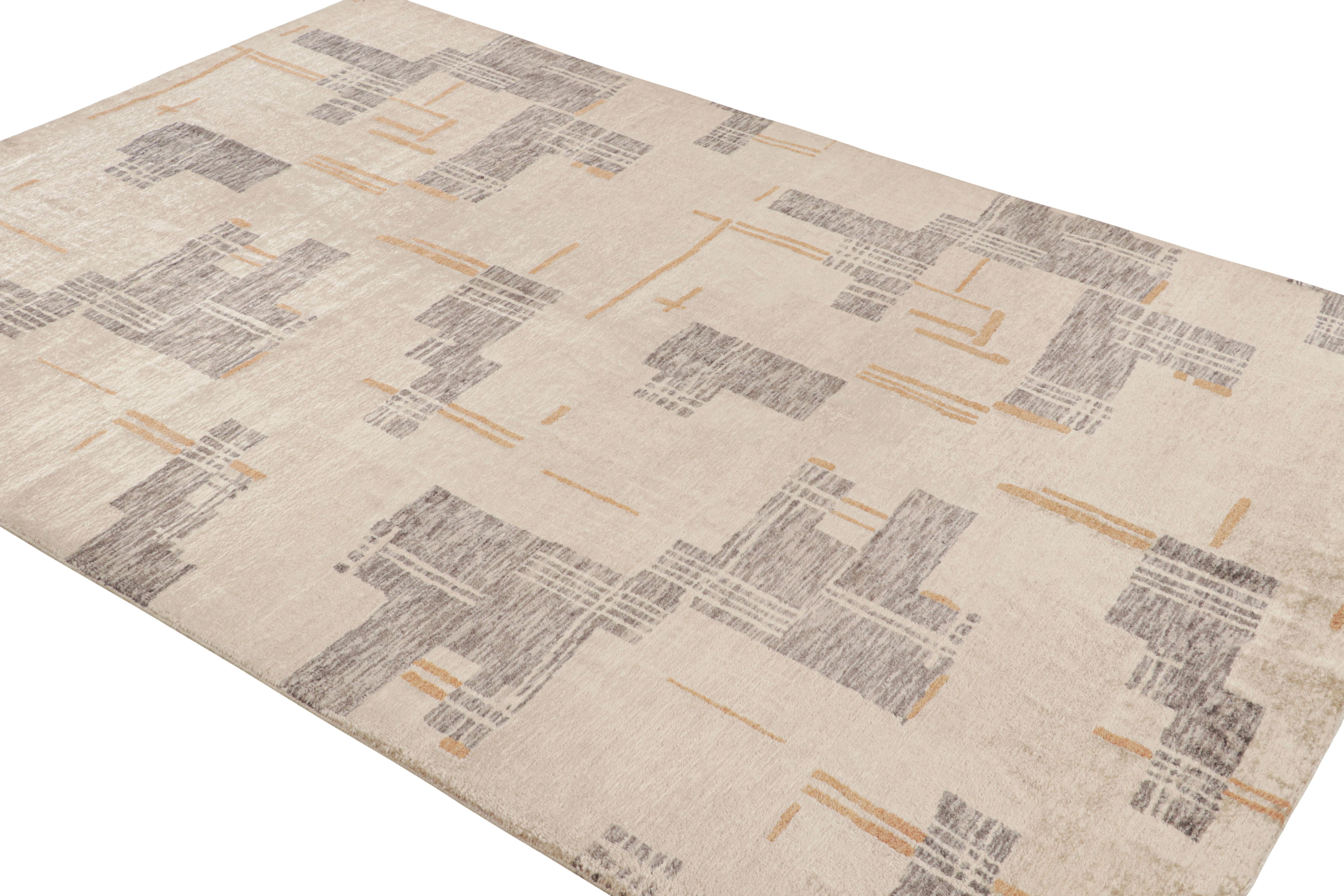 Dieser abstrakte Teppich im Format 6×9 aus Wolle und exotischem Garn ist handgeknüpft und gehört zur Modern Collection'S von Rug & Kilim. Der Teppich, der das Thema der Jahrhundertmitte zeitgemäß aufgreift, ist Zeuge eines geometrischen Musters in