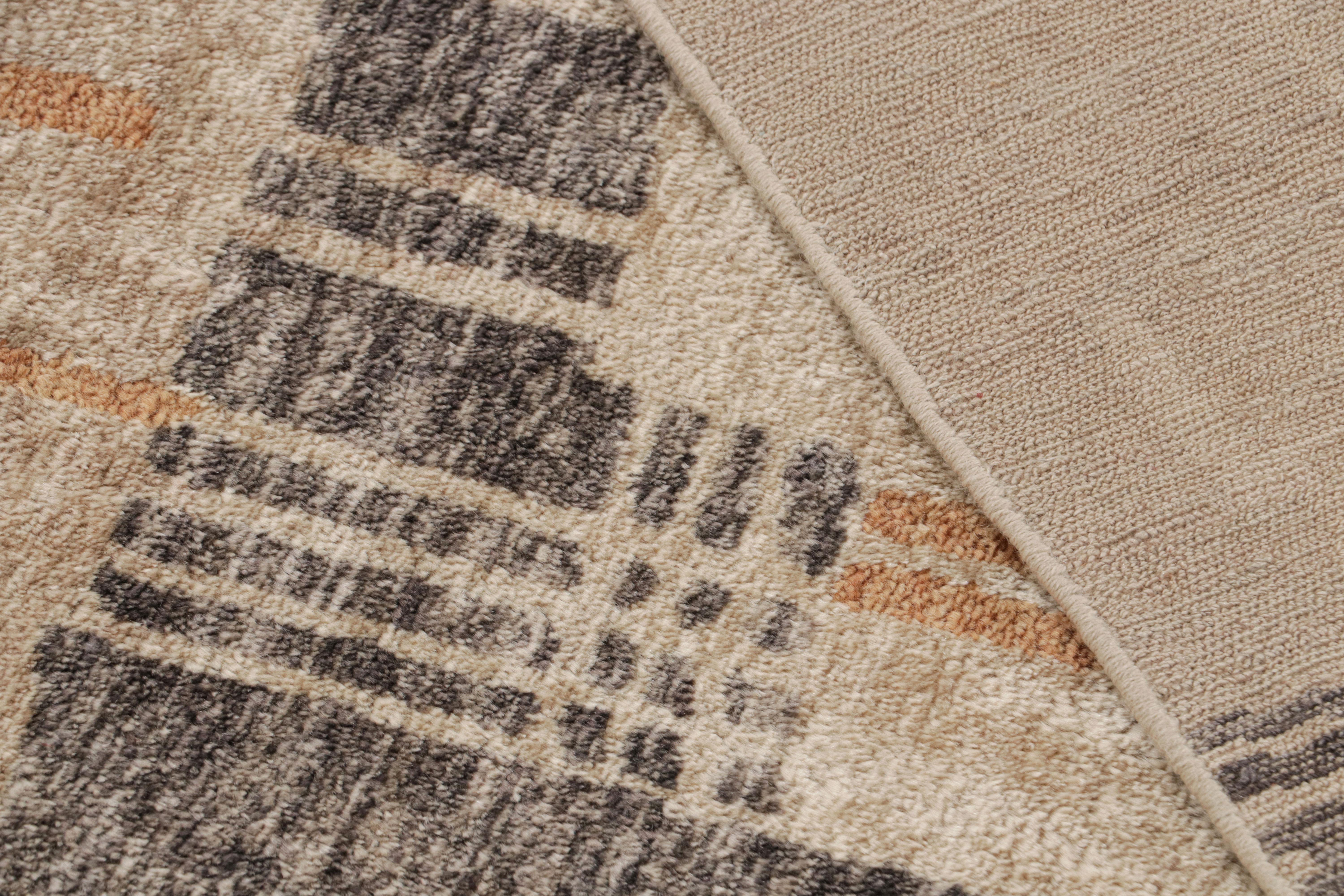 Abstrakter Teppich von Rug & Kilim mit geometrischem Muster in allen Bereichen (21. Jahrhundert und zeitgenössisch) im Angebot