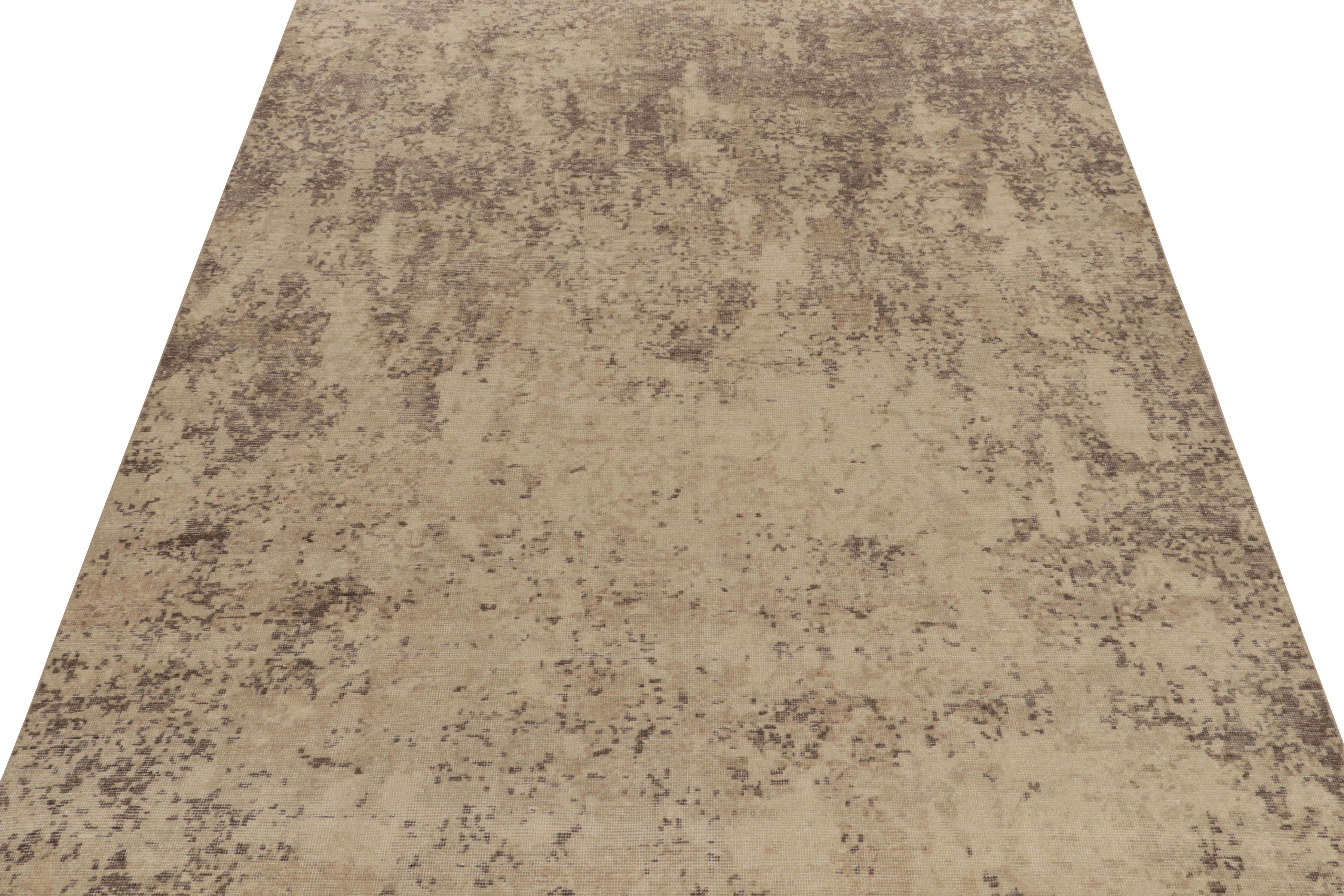 Moderno Rug & Kilim - Tappeto astratto in stile beige-marrone invecchiato in vendita