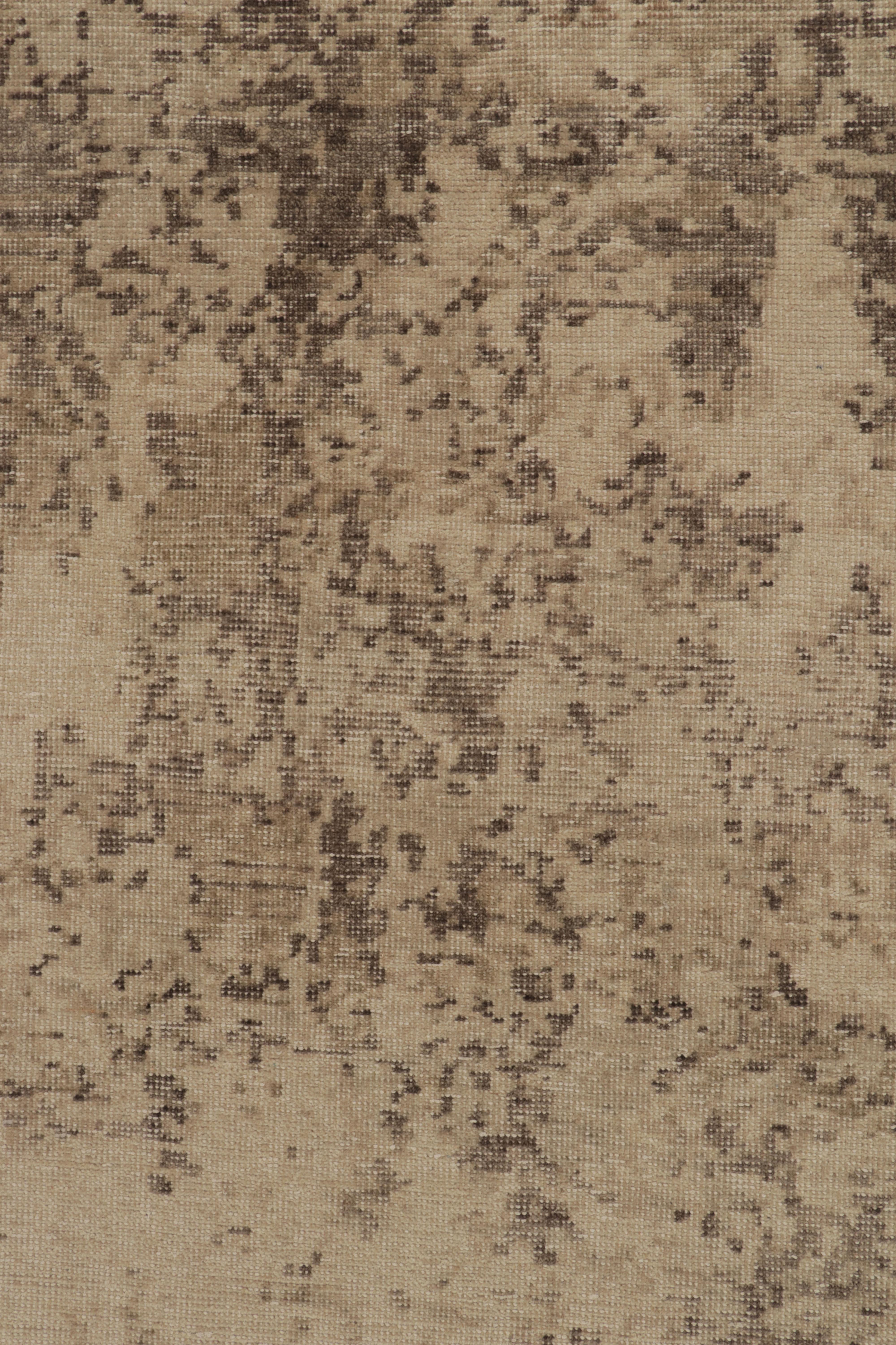 Rug & Kilim’s Abstract Rug in Beige-Brown Distressed Style In New Condition For Sale In Long Island City, NY