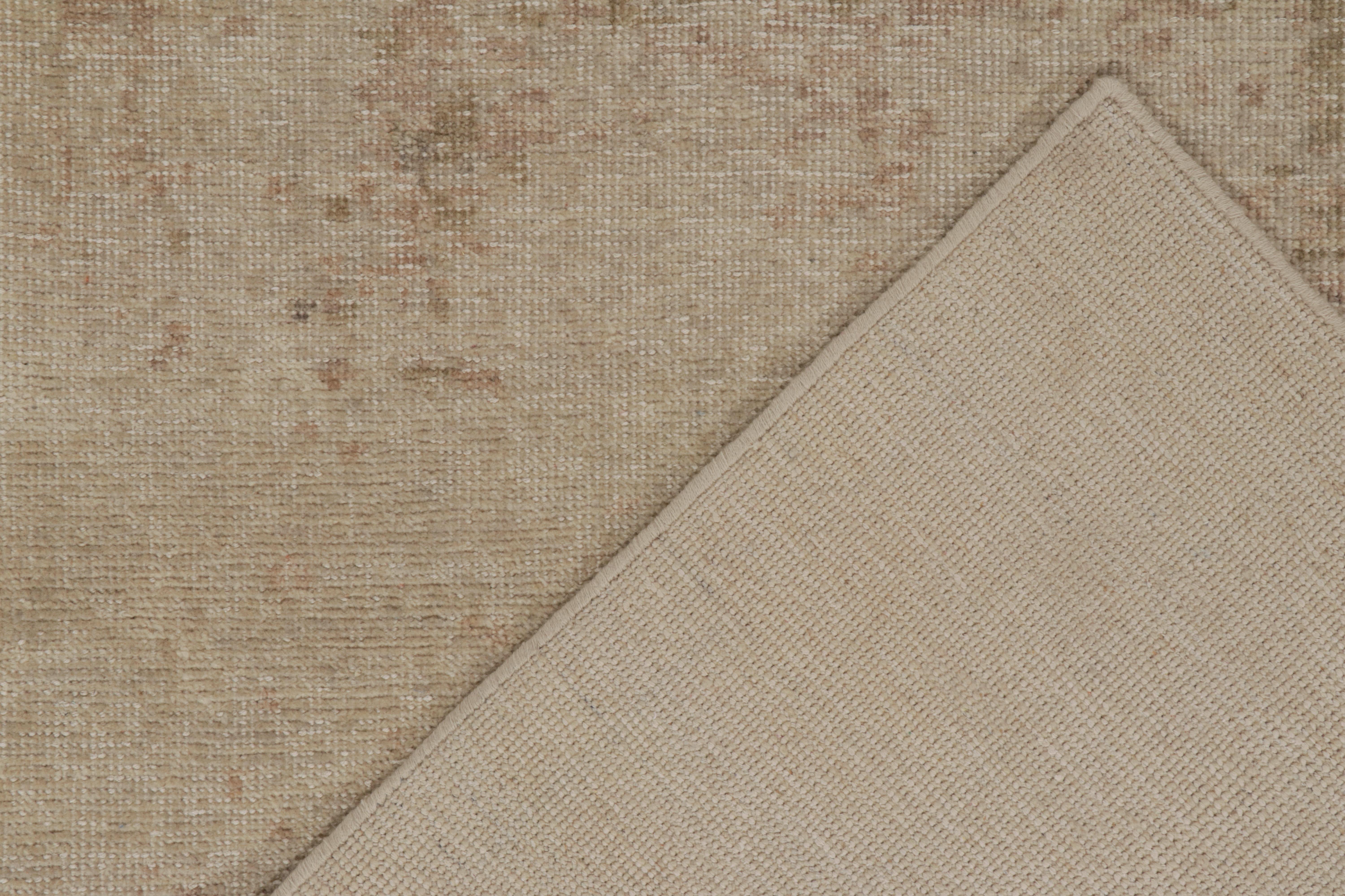 Rug & Kilim - Tappeto astratto in stile beige-marrone invecchiato In condizioni Nuovo in vendita a Long Island City, NY