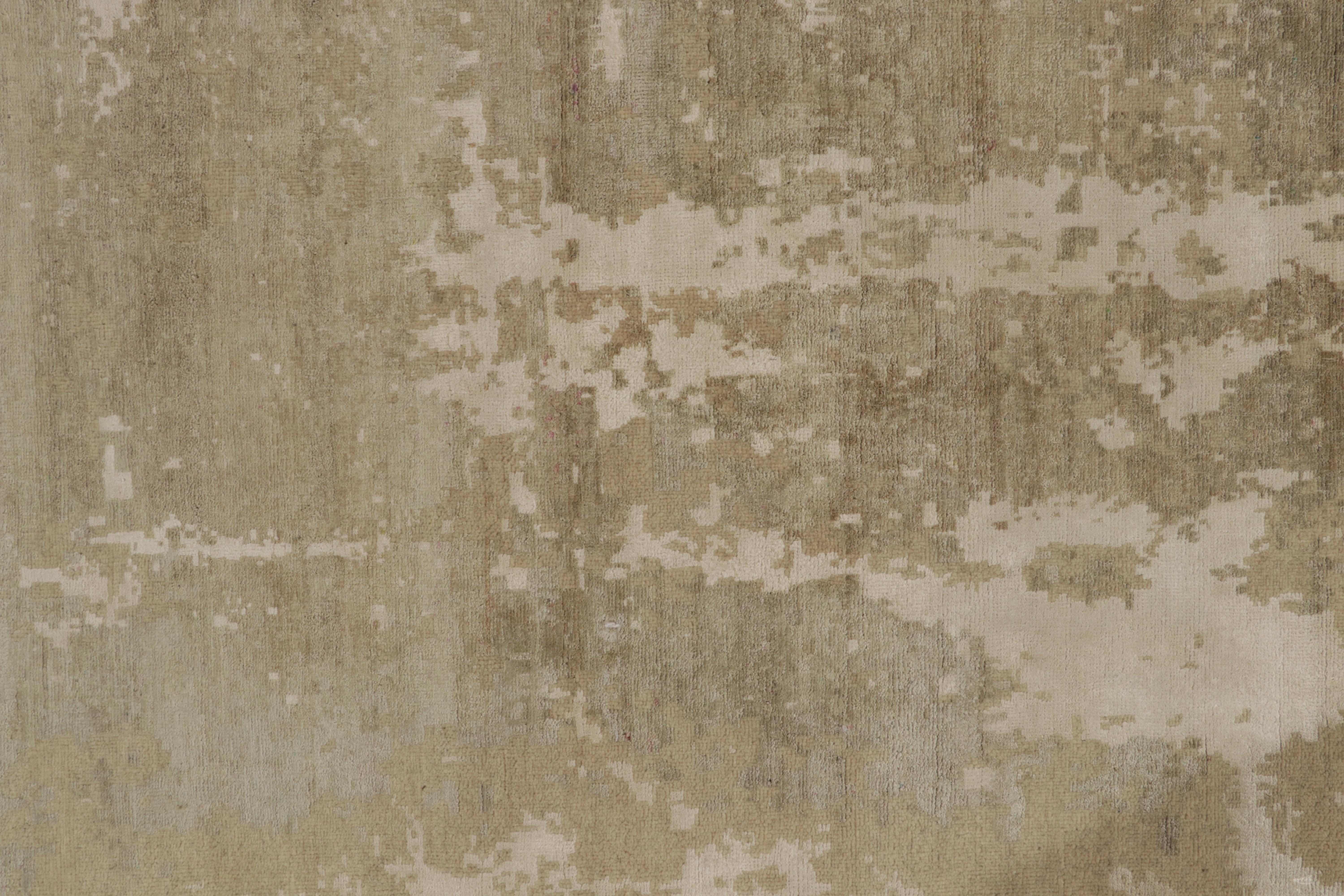 Rug & Kilim’s Abstract Rug in Beige-Brown Painterly Pattern In New Condition For Sale In Long Island City, NY