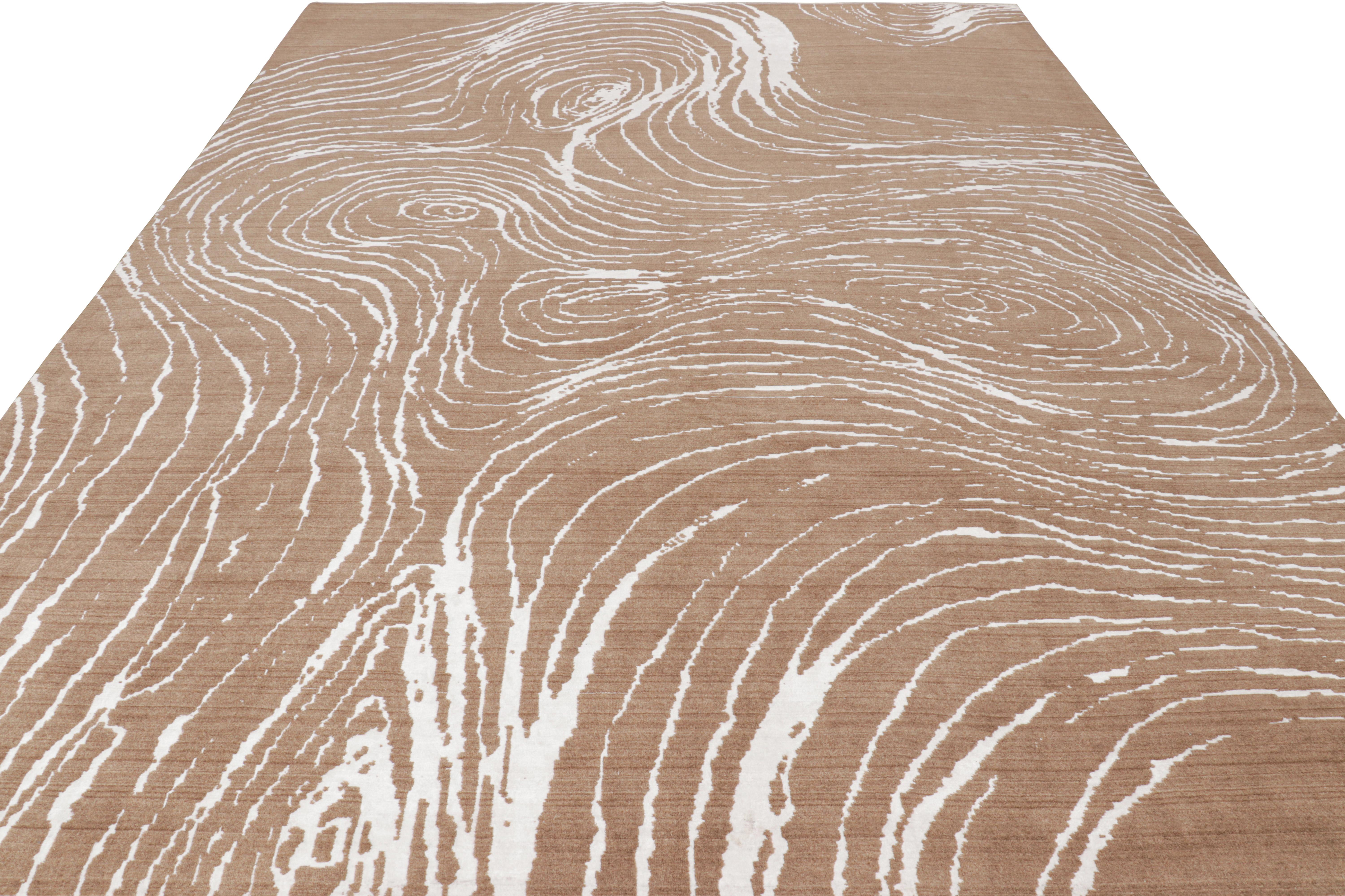 Annodato a mano Tappeto astratto Rug & Kilim in beige-marrone con motivi geometrici bianchi in vendita