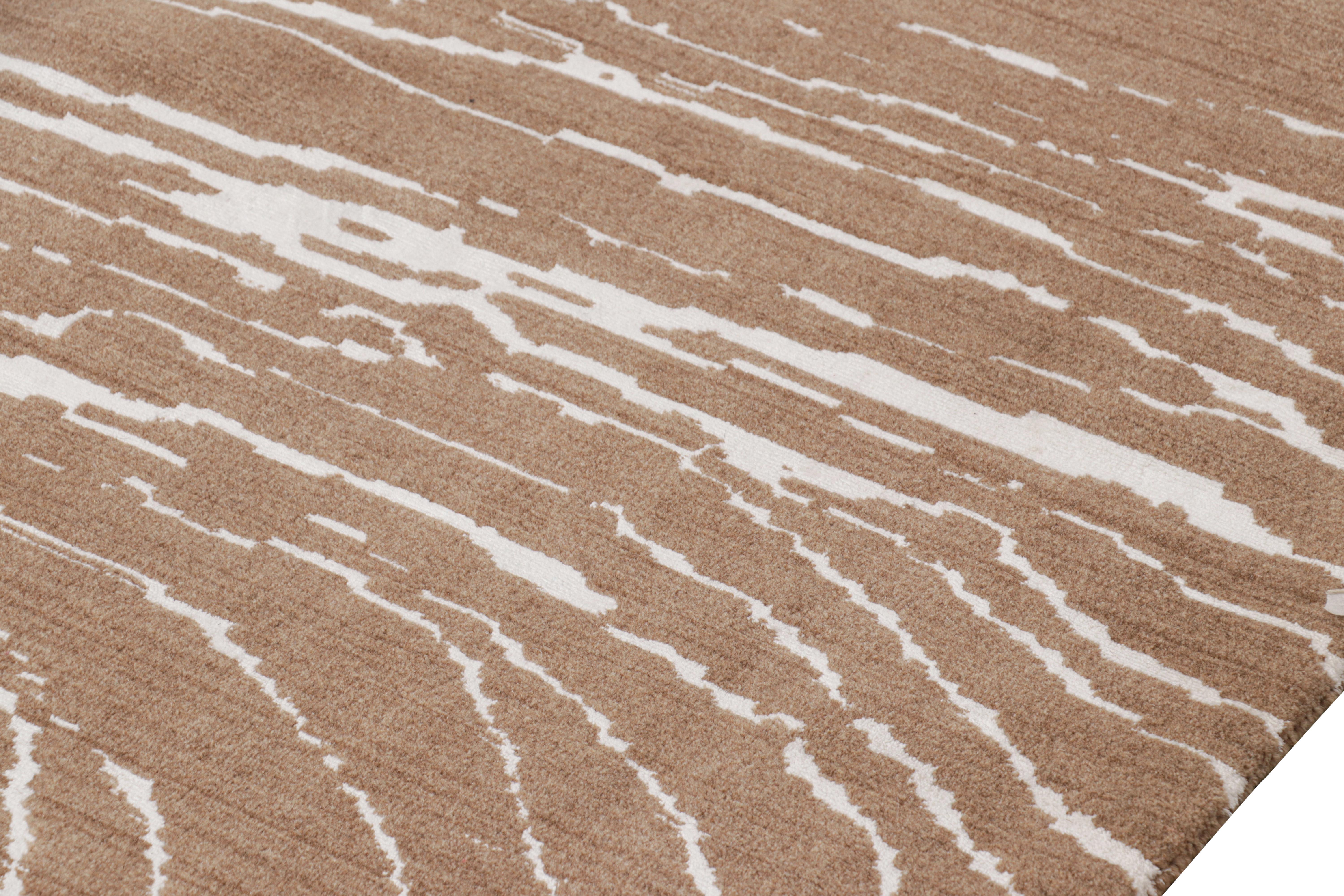 Rug & Kilim’s Abstract Rug in Beige-Brown with White Geometric Patterns In New Condition For Sale In Long Island City, NY