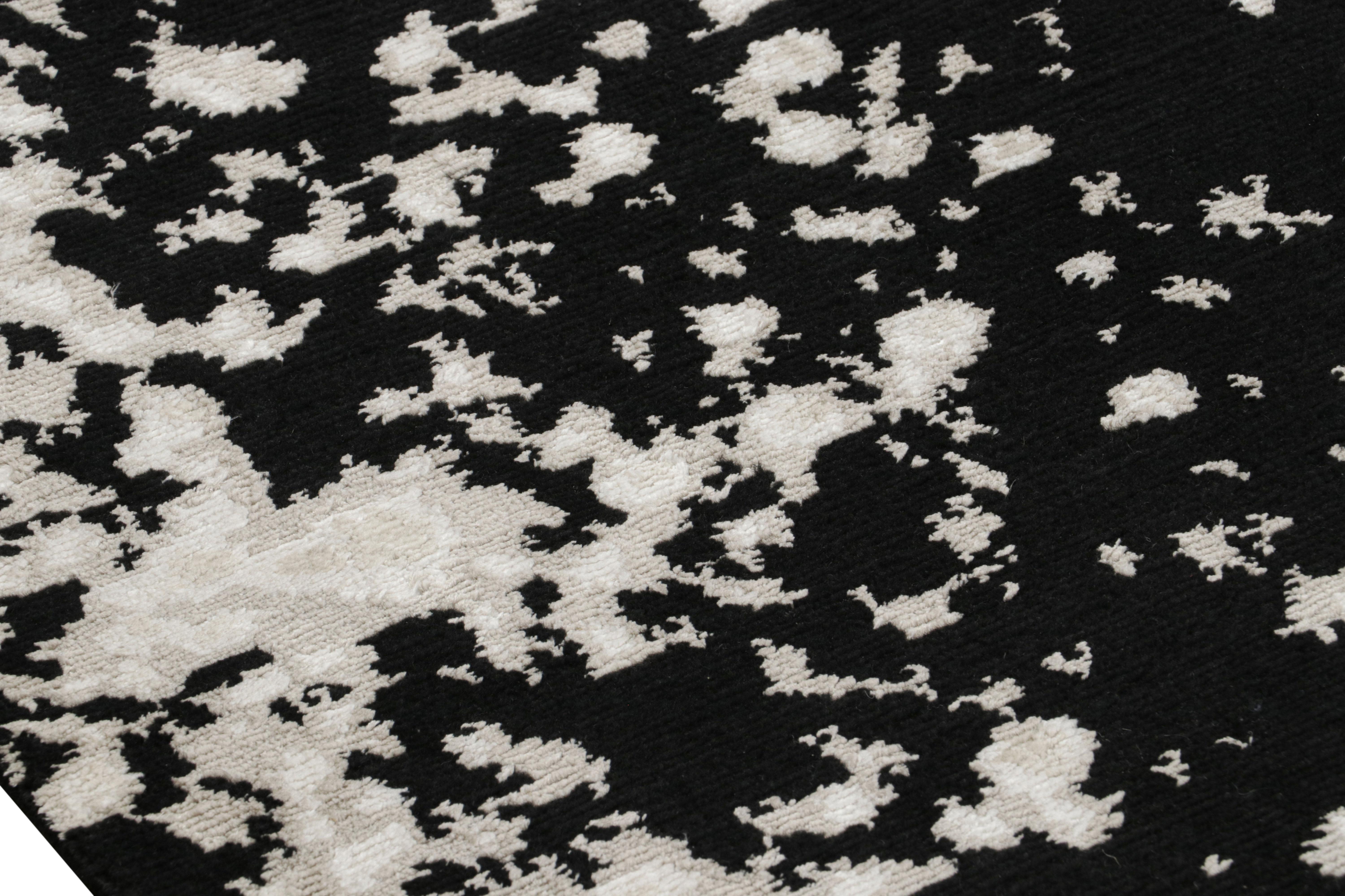 Modern Rug & Kilim’s Abstract Rug in Black With White Painterly Patterns – “Milky Way” For Sale