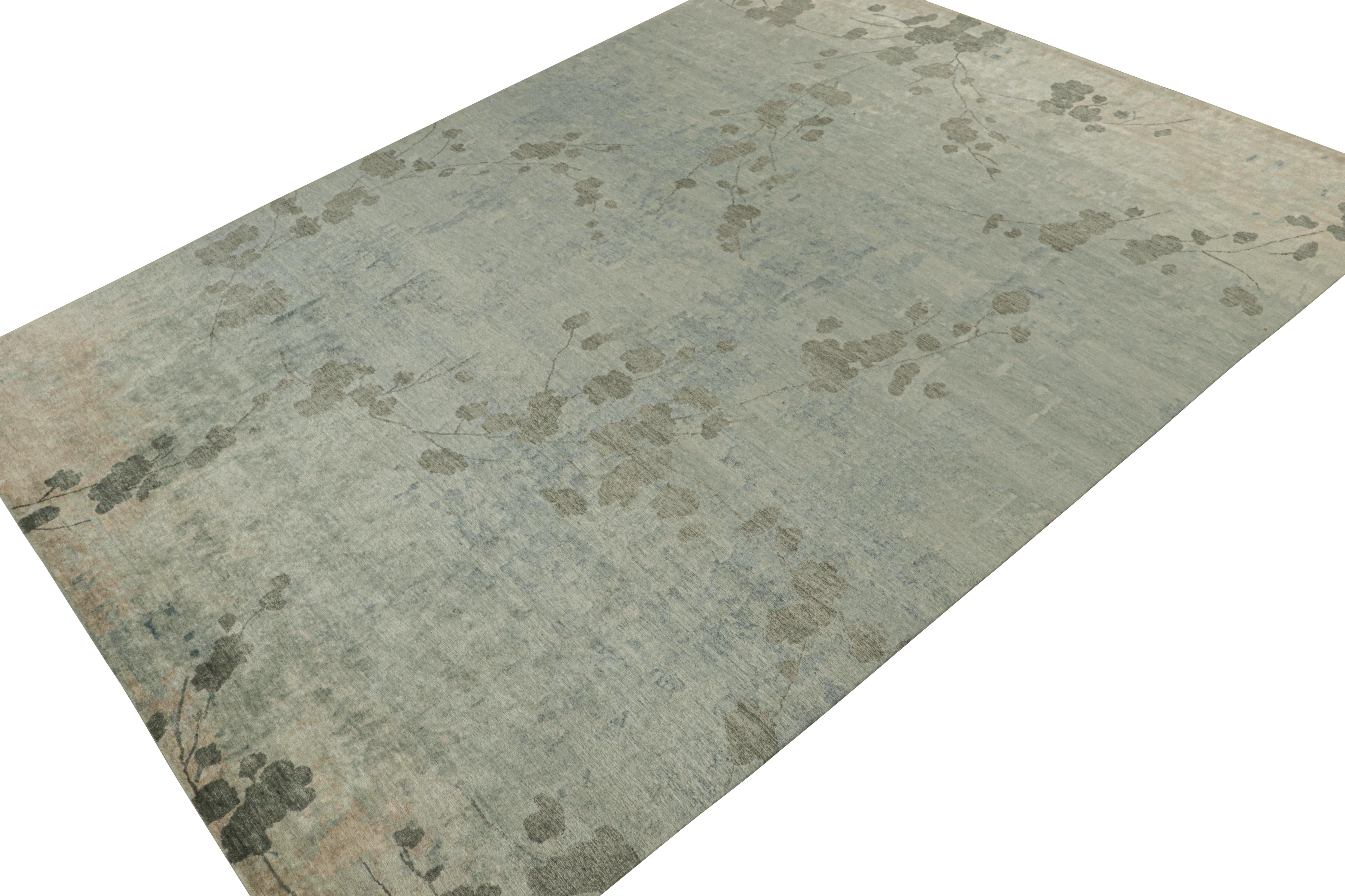 Rug & Kilim's Abstrakter Teppich in Blau und Grau mit floralem Muster (Moderne) im Angebot