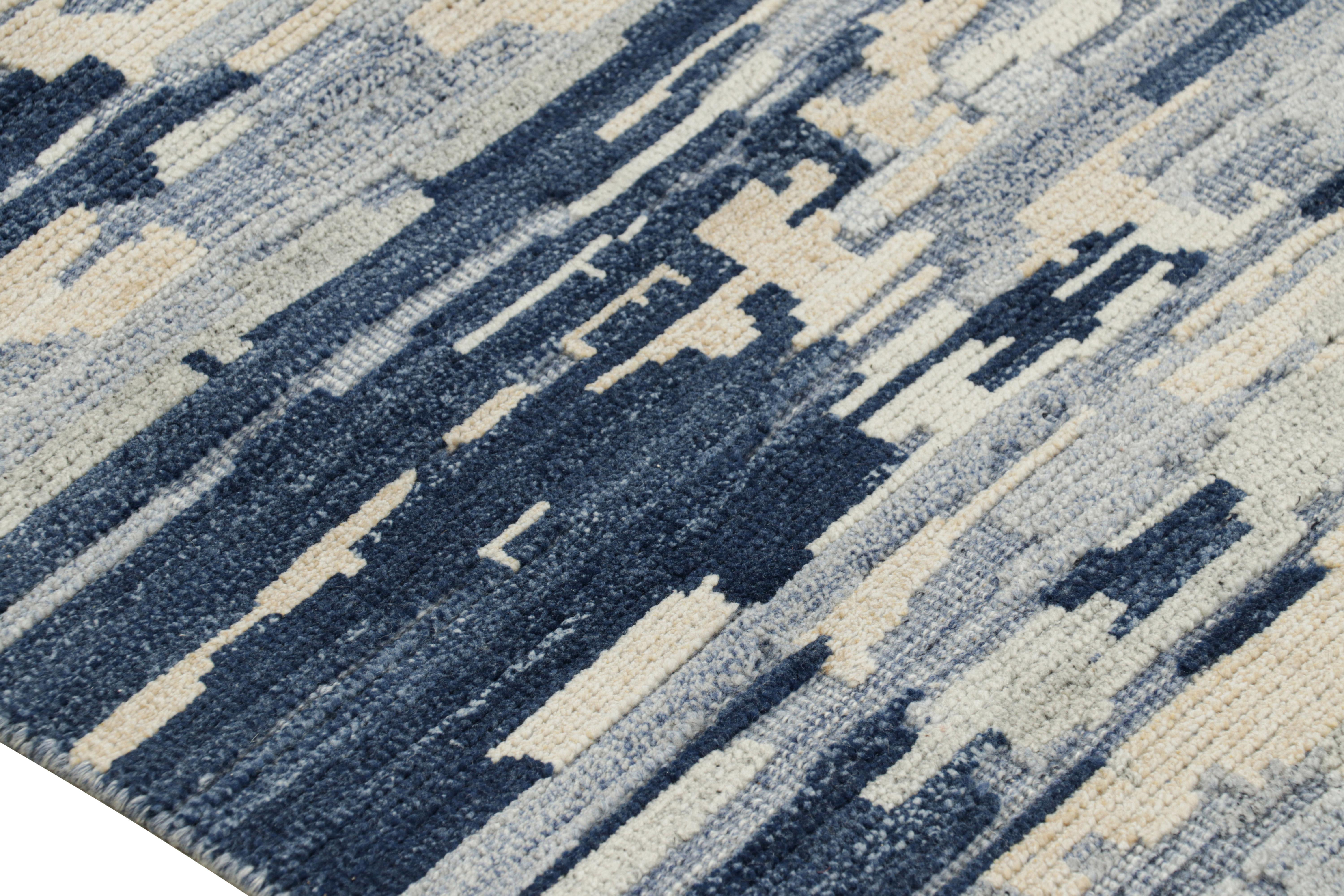 Rug & Kilim’s Abstract Rug in Blue, Cream And White Geometric Patterns In New Condition For Sale In Long Island City, NY