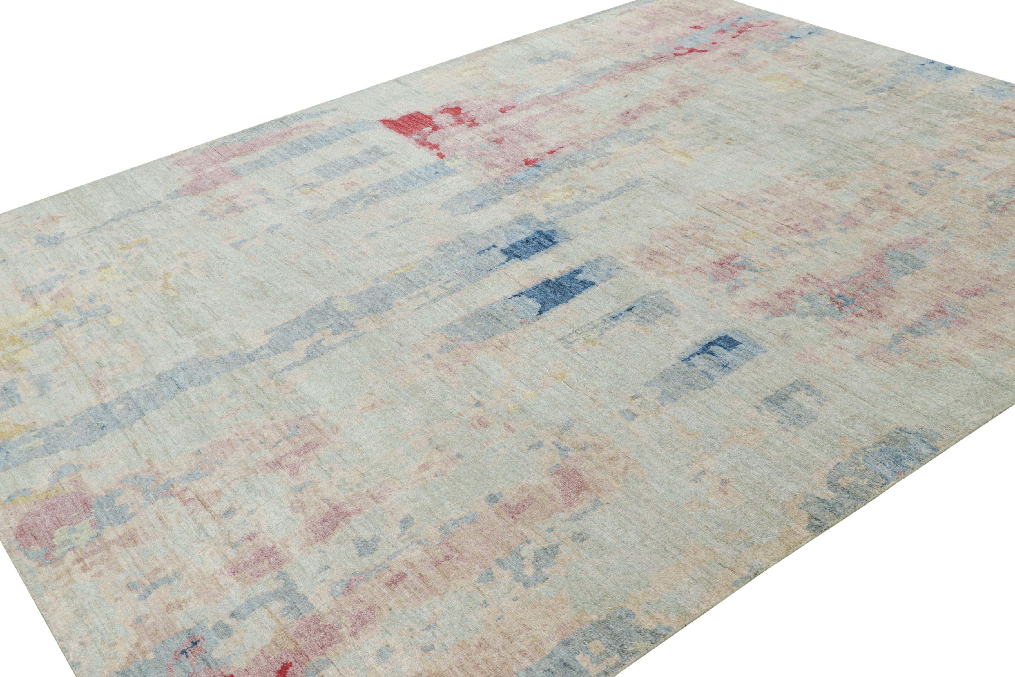Noué à la main Tapis abstrait de Rug & Kilim en bleu avec des accents roses et rouges en vente