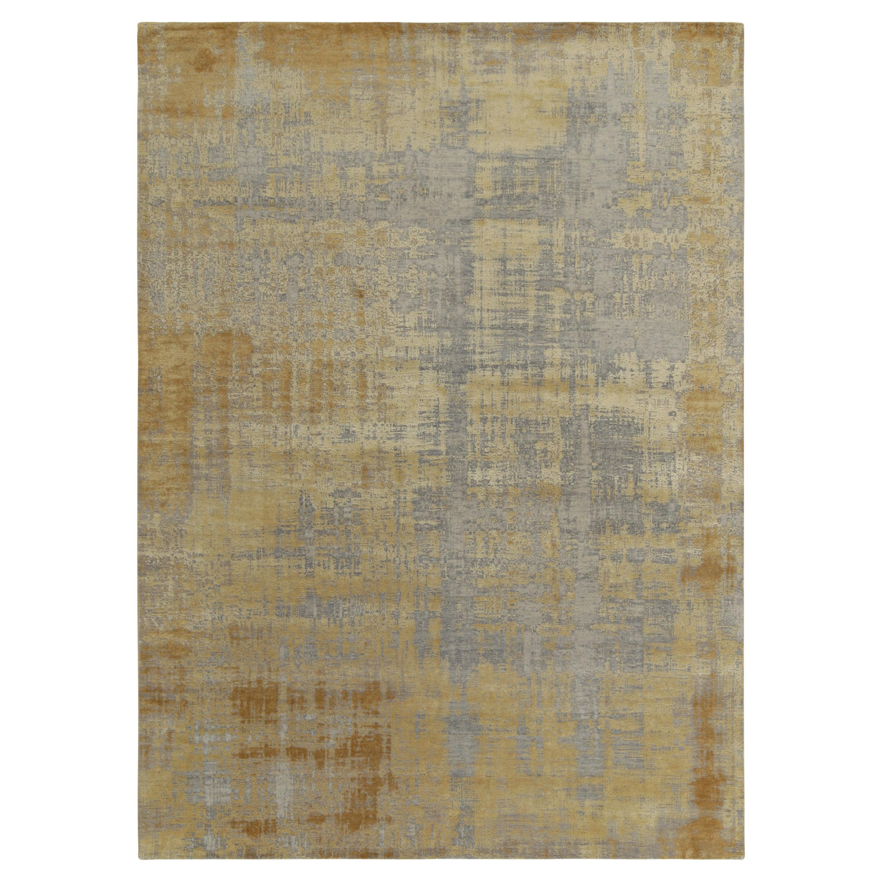 Rug & Kilim astratto  Tappeto con motivo a strisce in oro e grigio-argento in vendita